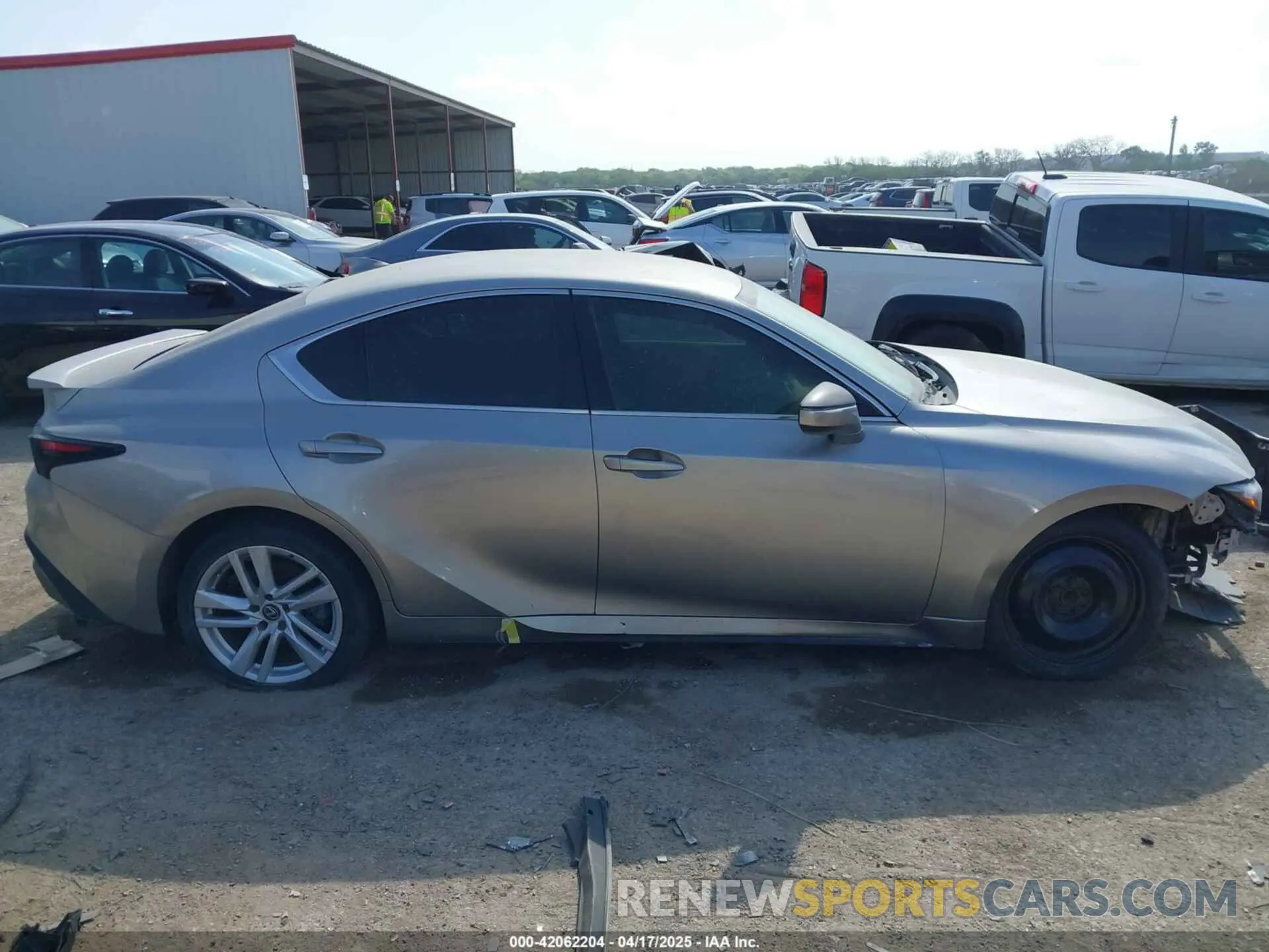 13 fotografías del automóvil dañado JTHAA1D26M5112909 LEXUS IS 300 2021