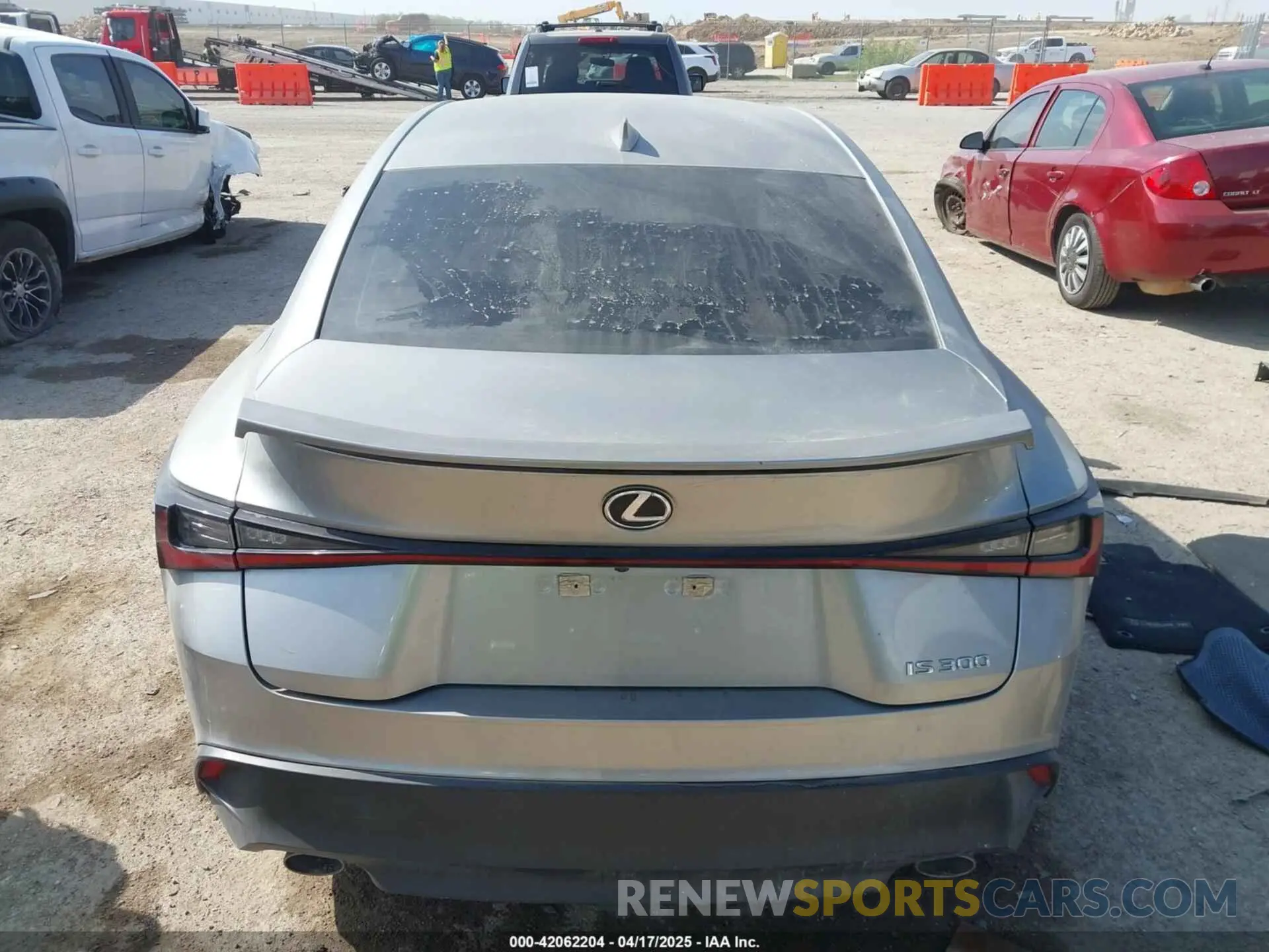 16 fotografías del automóvil dañado JTHAA1D26M5112909 LEXUS IS 300 2021