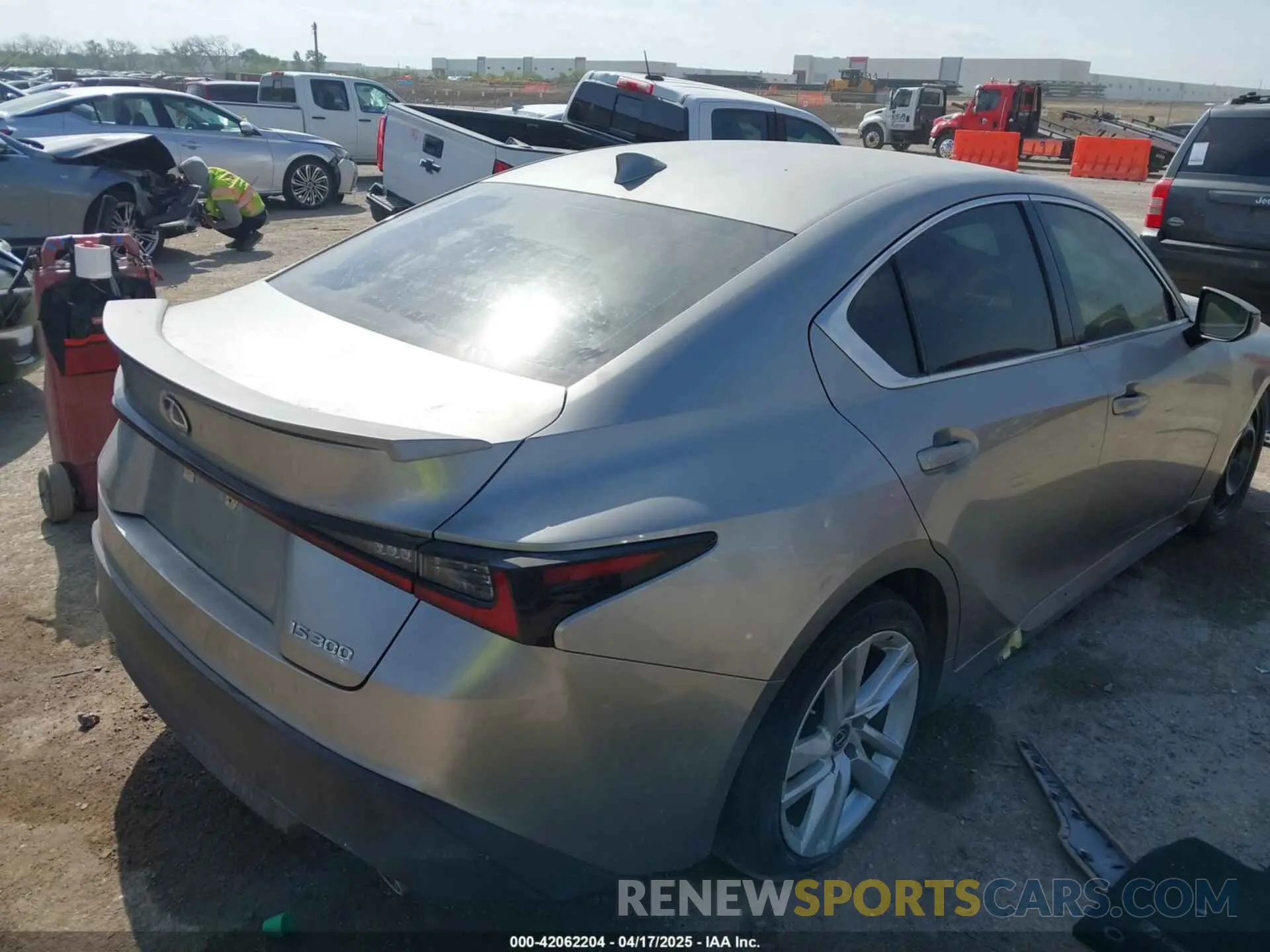 4 fotografías del automóvil dañado JTHAA1D26M5112909 LEXUS IS 300 2021