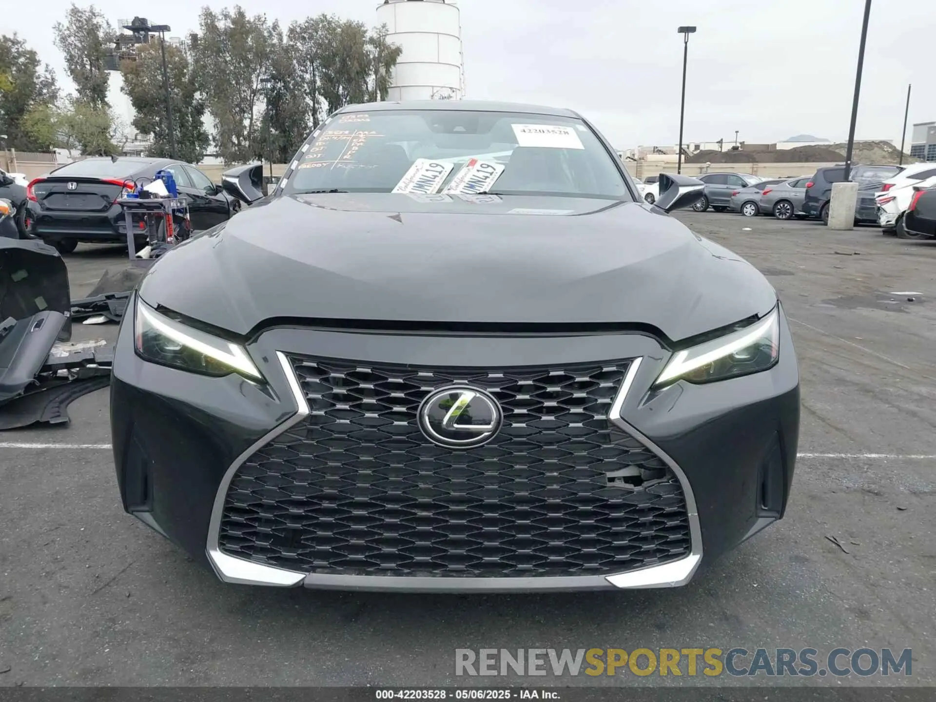 13 fotografías del automóvil dañado JTHAA1D29M5111530 LEXUS IS 300 2021
