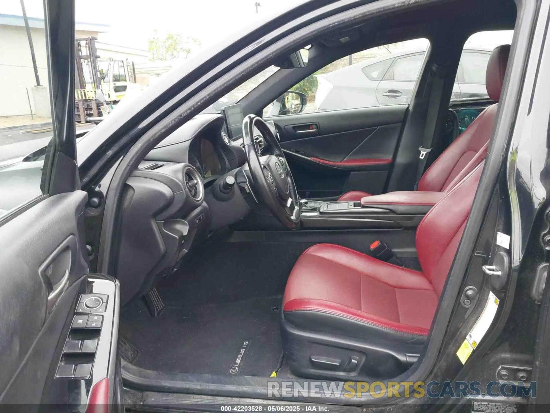 5 fotografías del automóvil dañado JTHAA1D29M5111530 LEXUS IS 300 2021