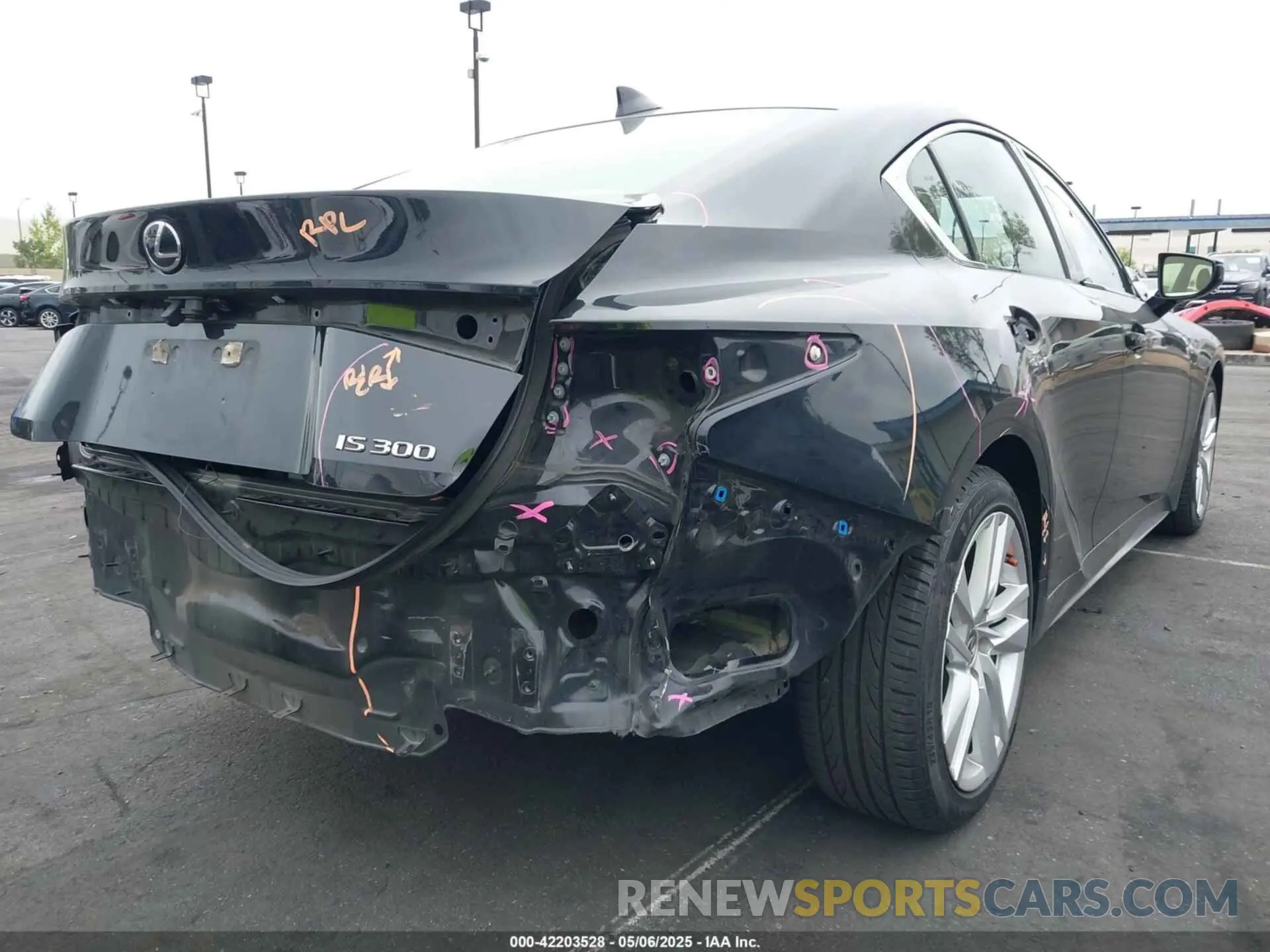 6 fotografías del automóvil dañado JTHAA1D29M5111530 LEXUS IS 300 2021