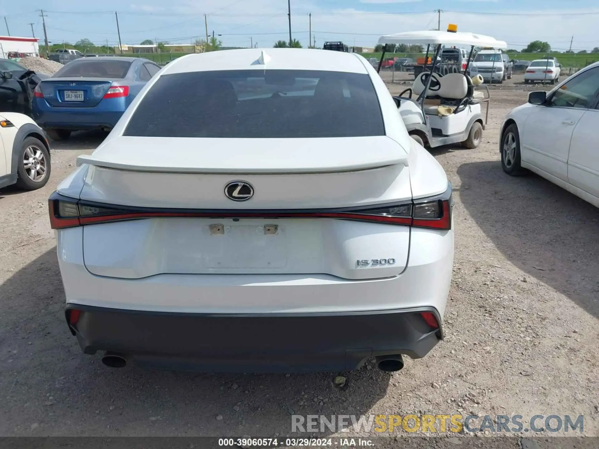 16 fotografías del automóvil dañado JTHAA1D29M5114461 LEXUS IS 300 2021