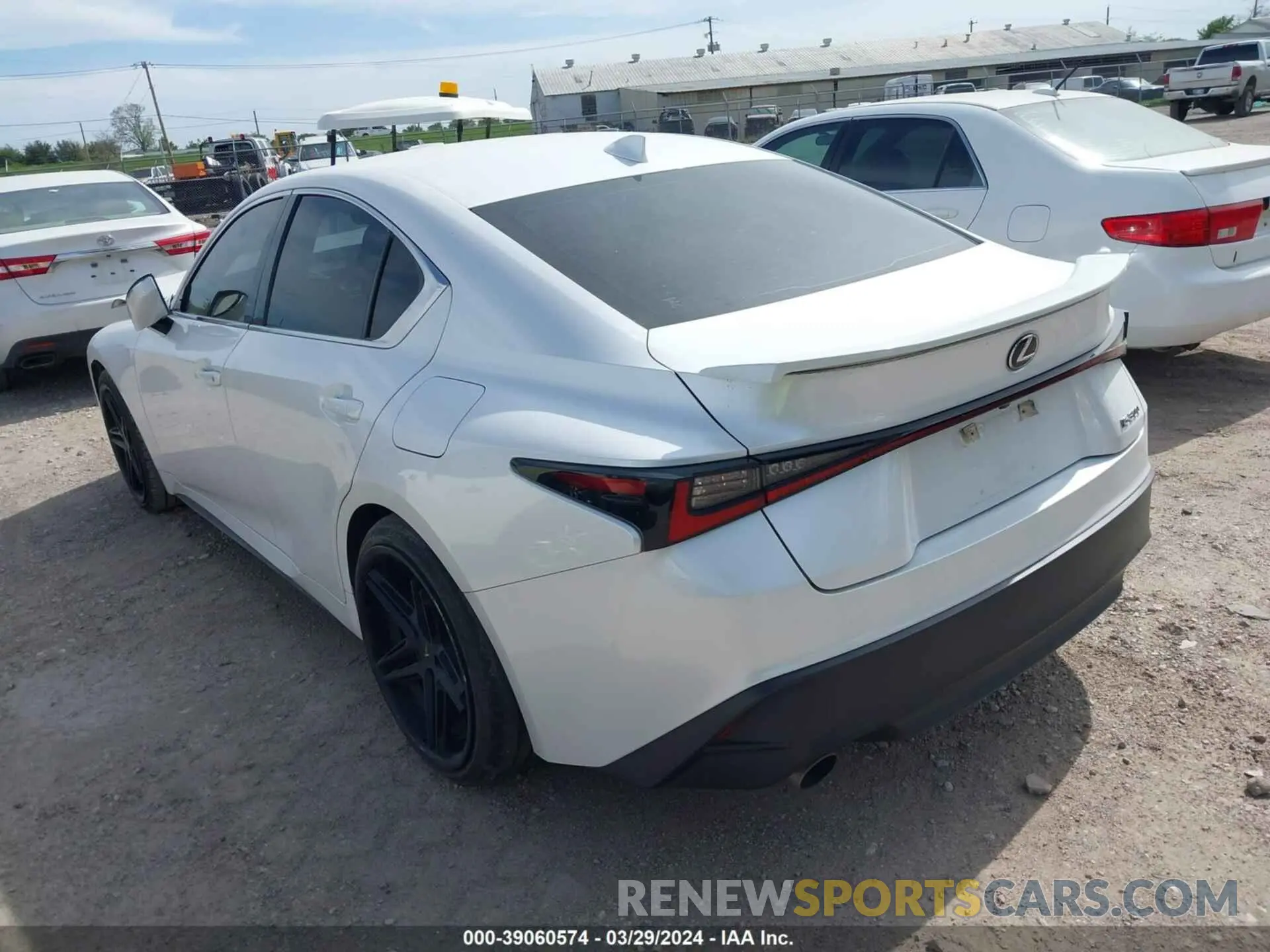 3 fotografías del automóvil dañado JTHAA1D29M5114461 LEXUS IS 300 2021