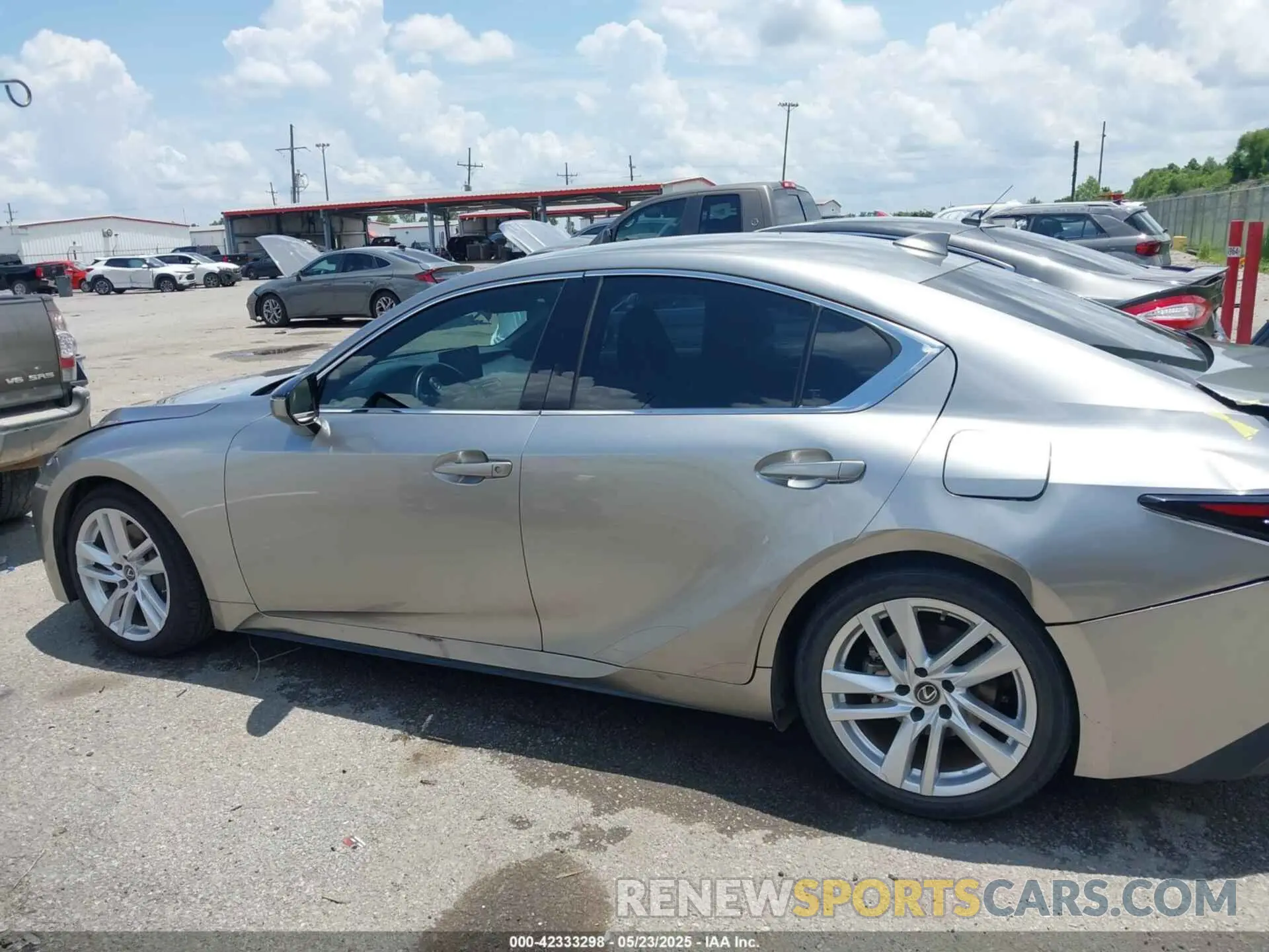 14 fotografías del automóvil dañado JTHAA1D2XM5109835 LEXUS IS 300 2021
