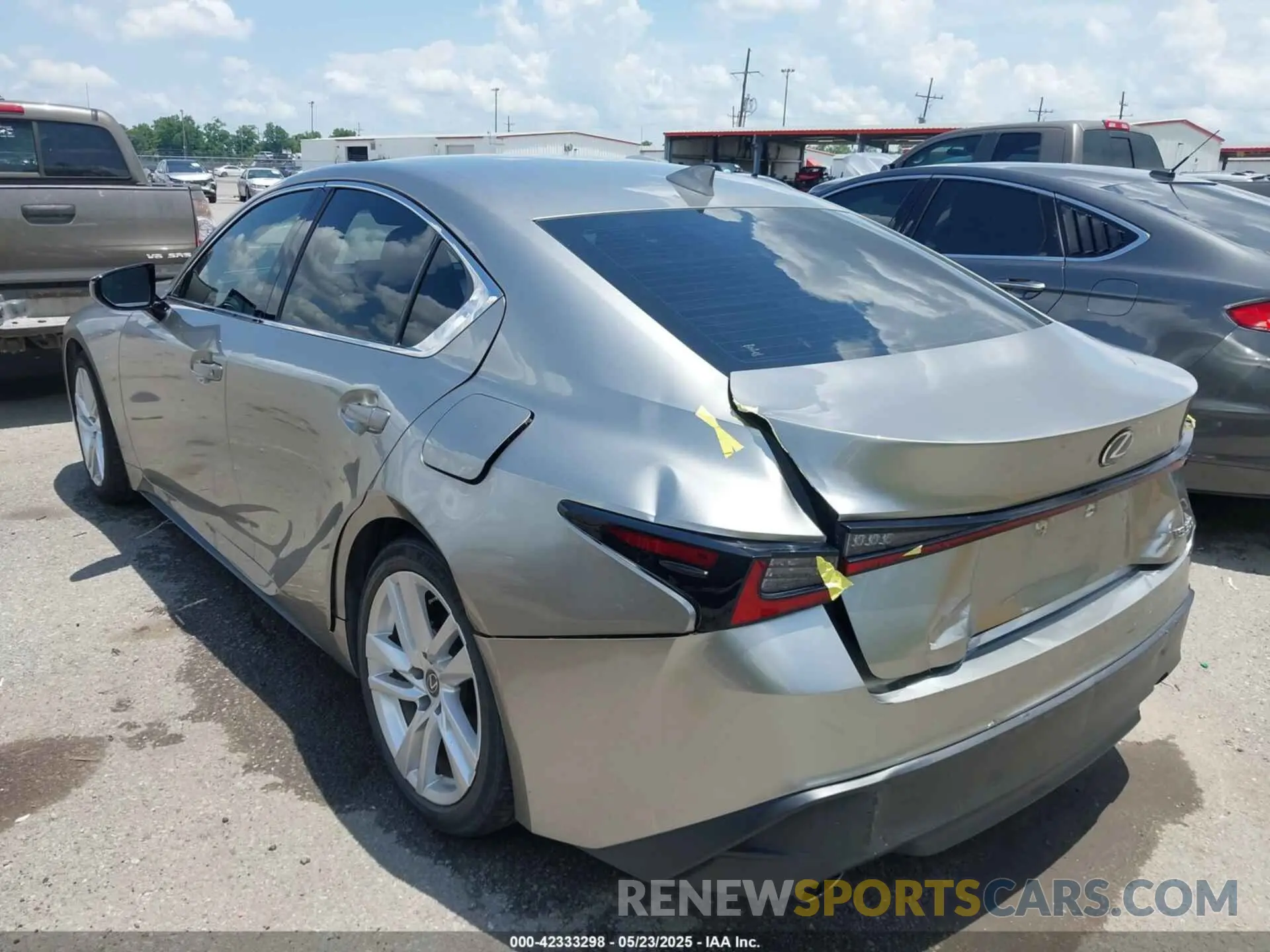 3 fotografías del automóvil dañado JTHAA1D2XM5109835 LEXUS IS 300 2021