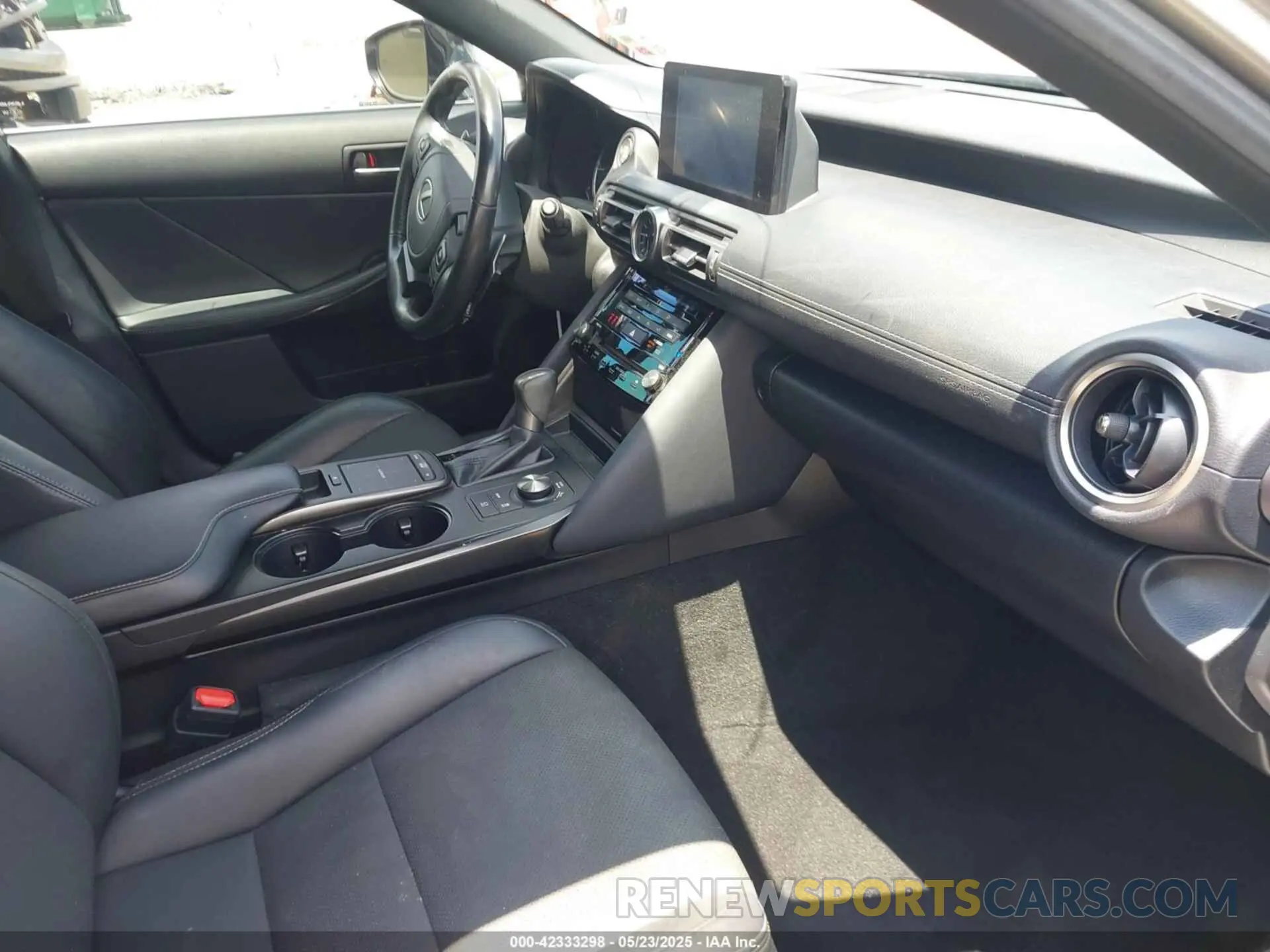 5 fotografías del automóvil dañado JTHAA1D2XM5109835 LEXUS IS 300 2021
