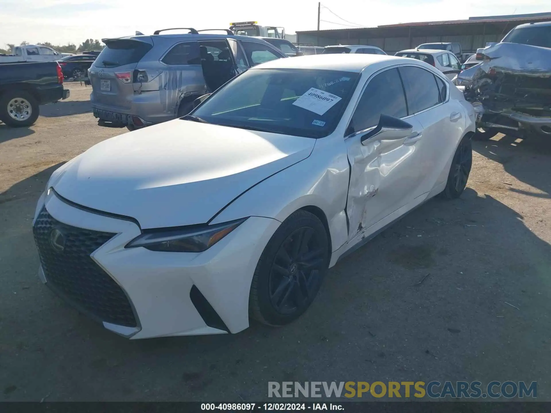 2 fotografías del automóvil dañado JTHAA1D2XM5110693 LEXUS IS 300 2021
