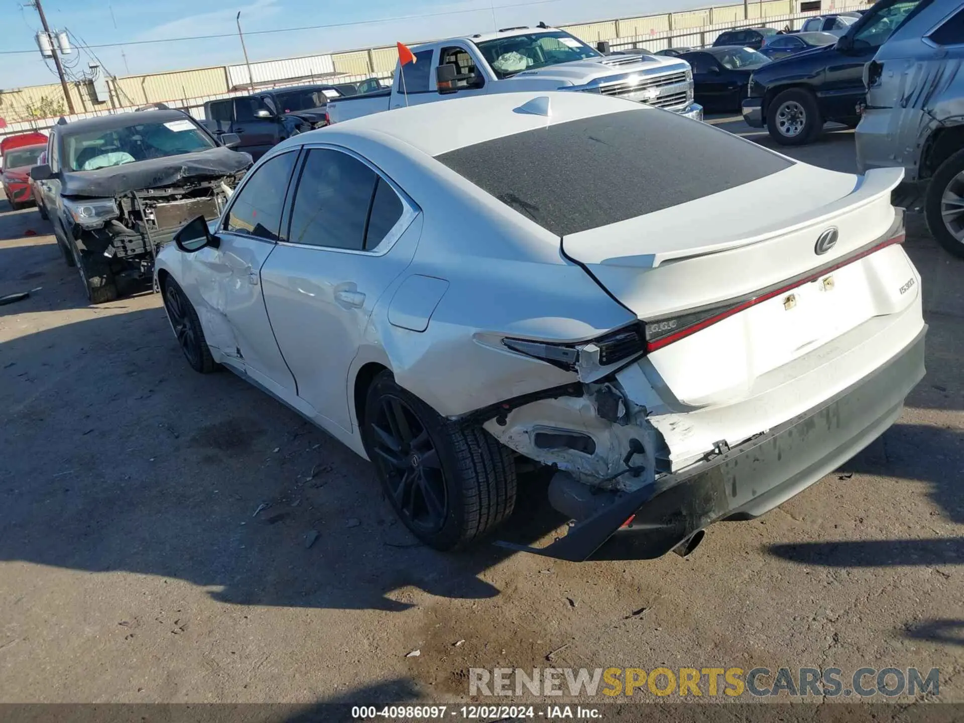 3 fotografías del automóvil dañado JTHAA1D2XM5110693 LEXUS IS 300 2021