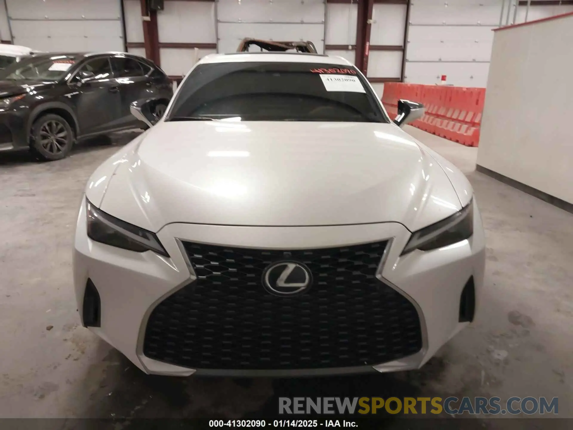 12 fotografías del automóvil dañado JTHC81F20M5045340 LEXUS IS 300 2021