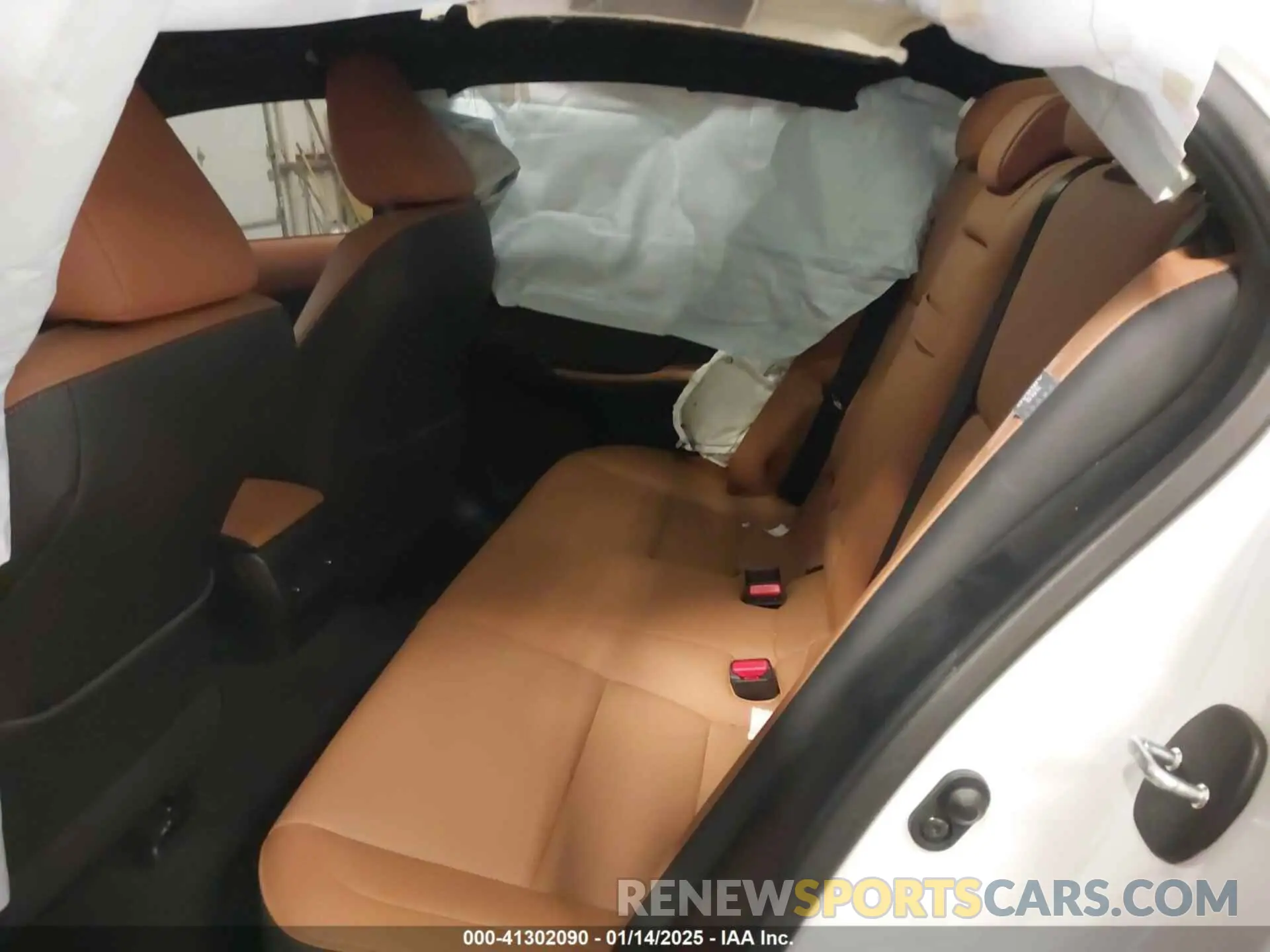8 fotografías del automóvil dañado JTHC81F20M5045340 LEXUS IS 300 2021