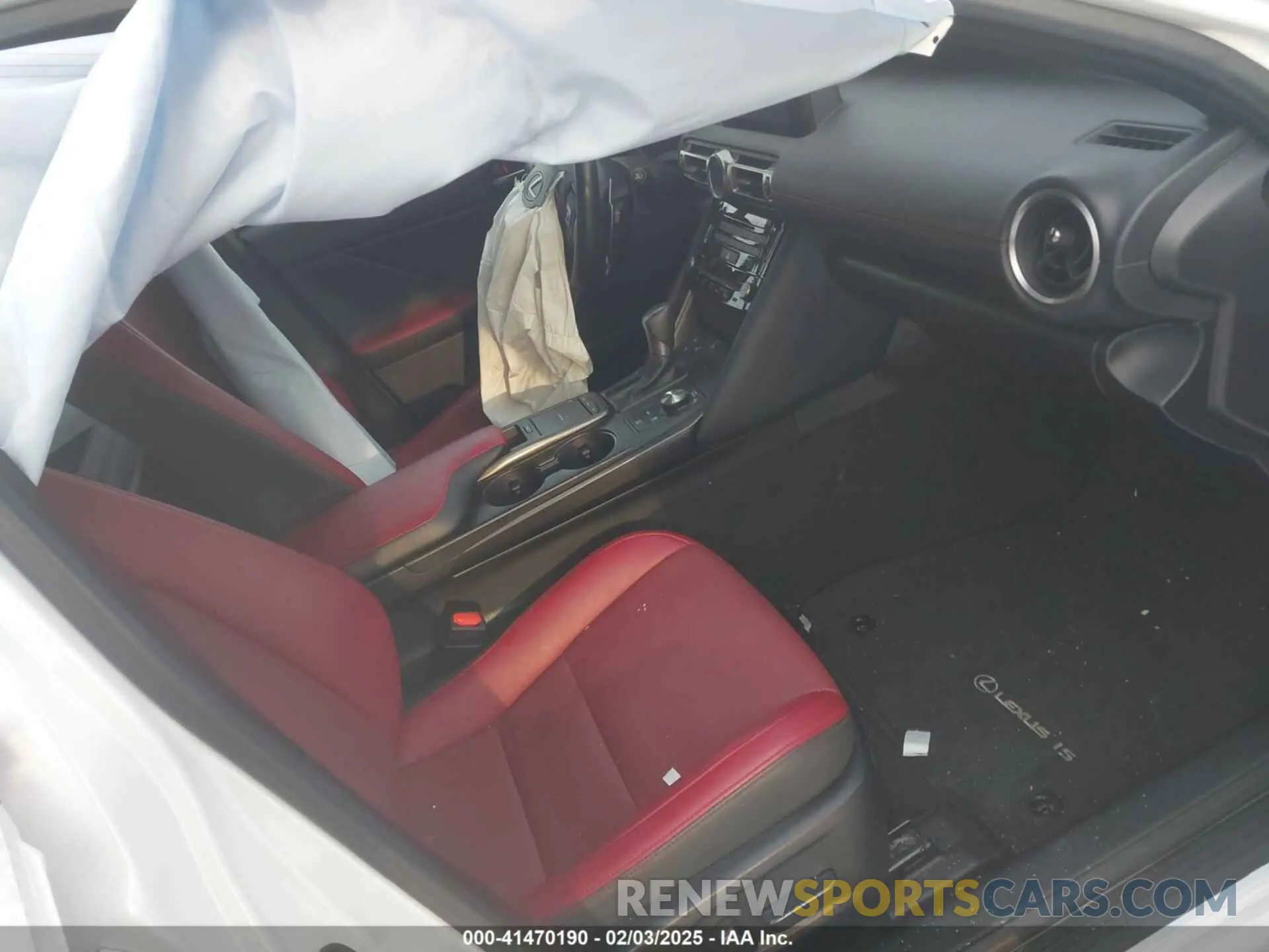 5 fotografías del automóvil dañado JTHC81F20M5046150 LEXUS IS 300 2021