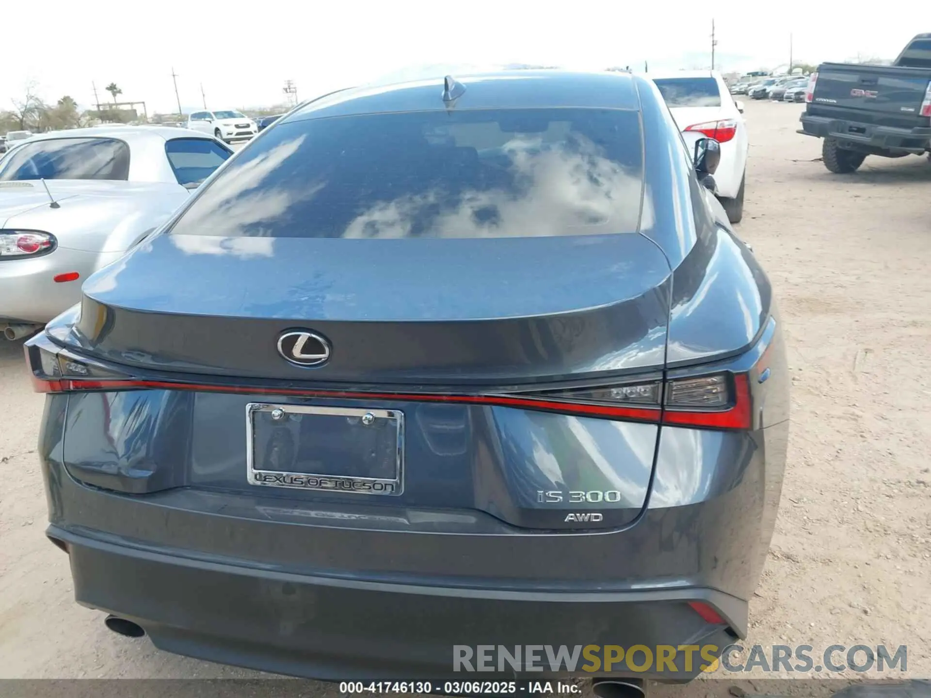16 fotografías del automóvil dañado JTHC81F21M5046836 LEXUS IS 300 2021