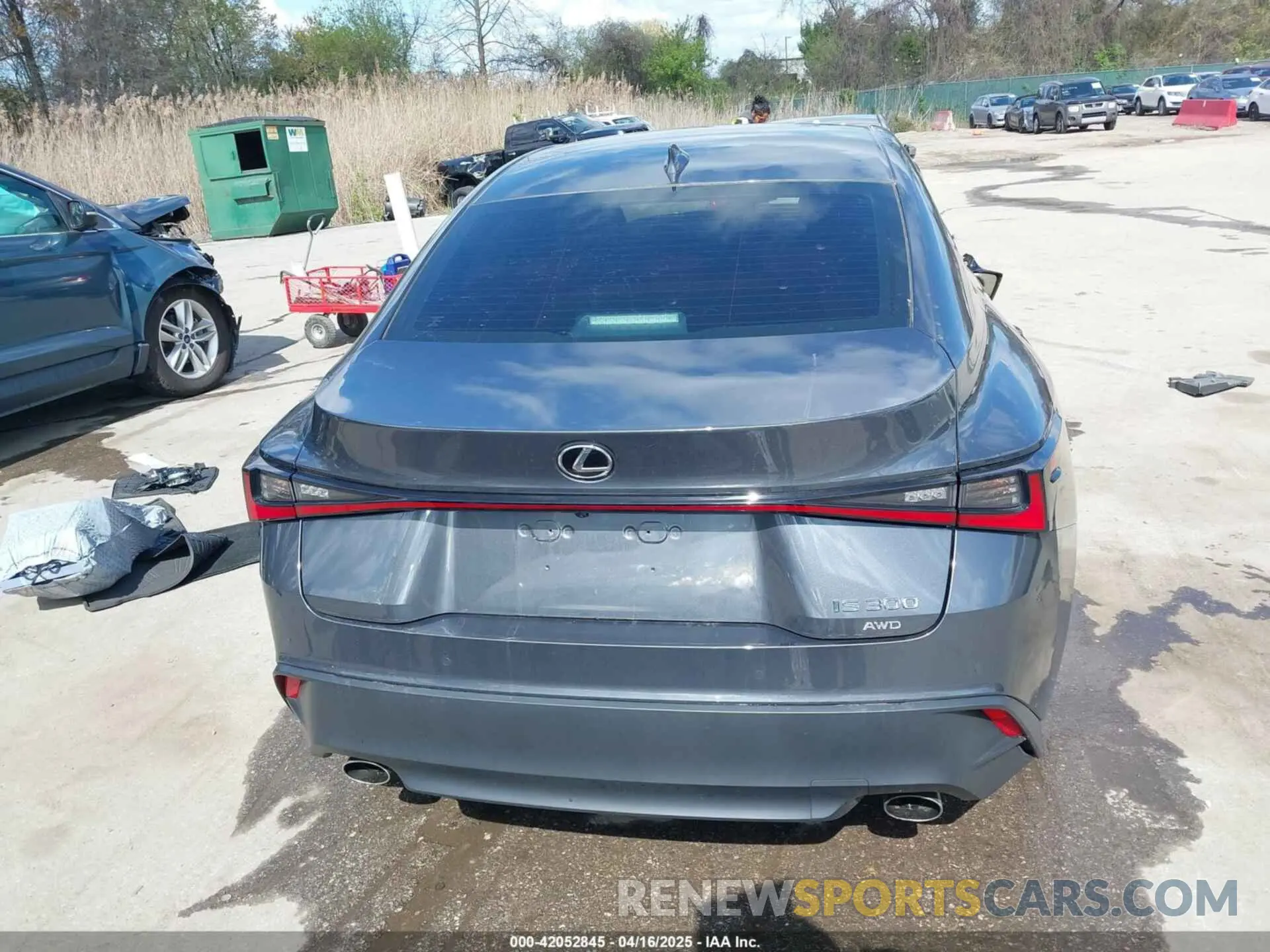 16 fotografías del automóvil dañado JTHC81F21M5046917 LEXUS IS 300 2021