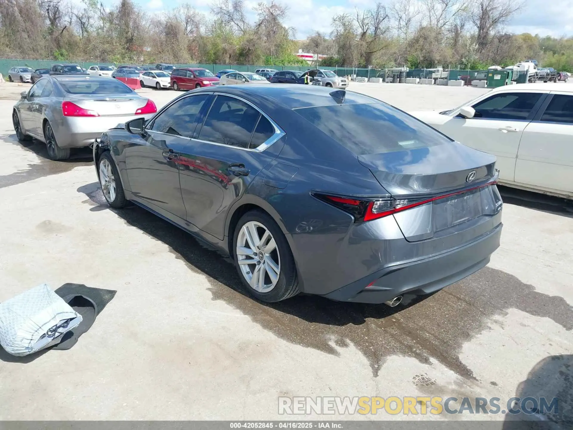 3 fotografías del automóvil dañado JTHC81F21M5046917 LEXUS IS 300 2021