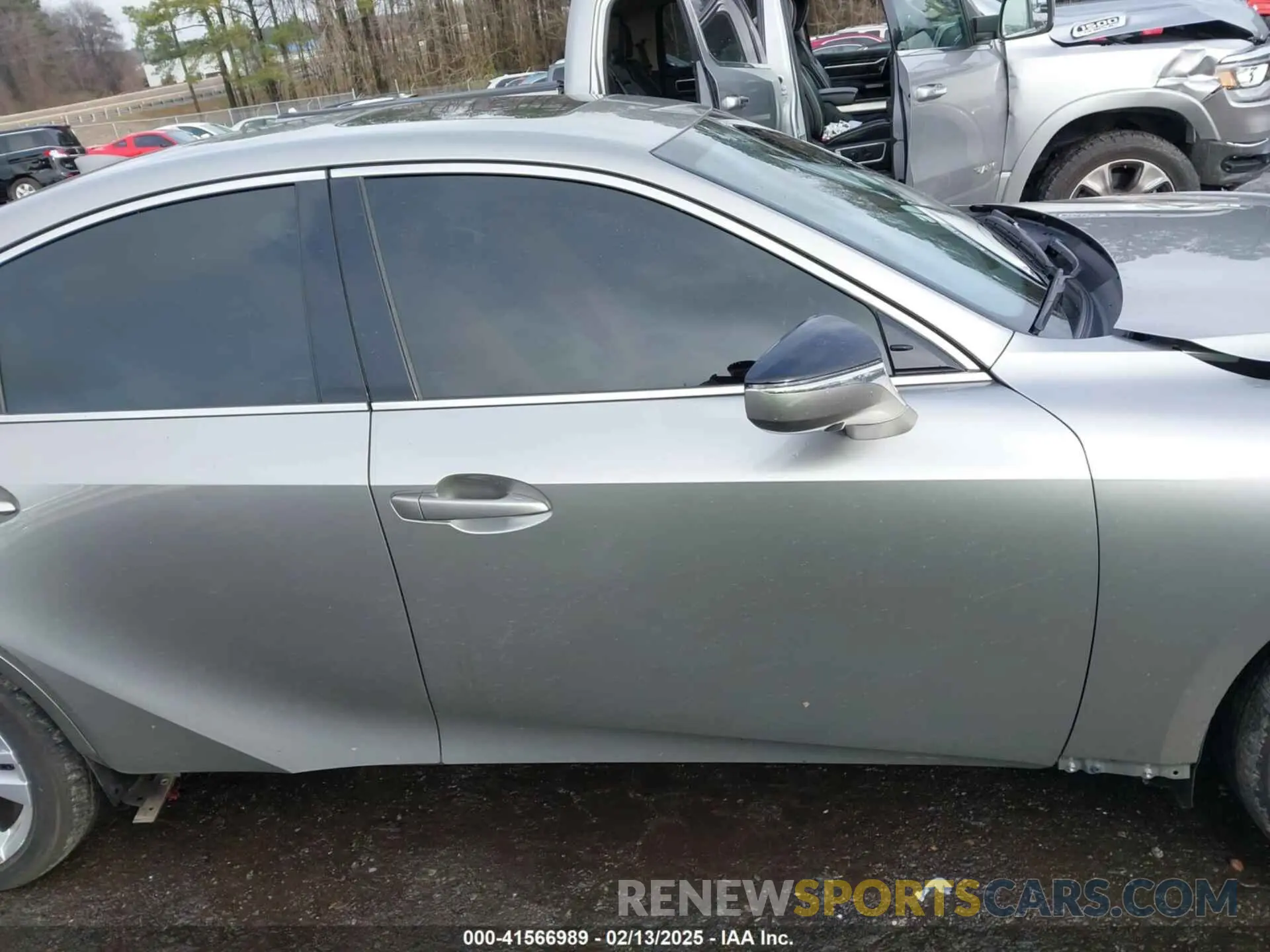 14 fotografías del automóvil dañado JTHC81F25M5044457 LEXUS IS 300 2021
