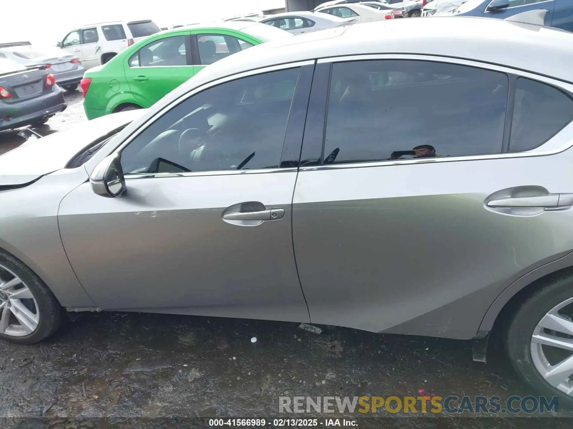 15 fotografías del automóvil dañado JTHC81F25M5044457 LEXUS IS 300 2021