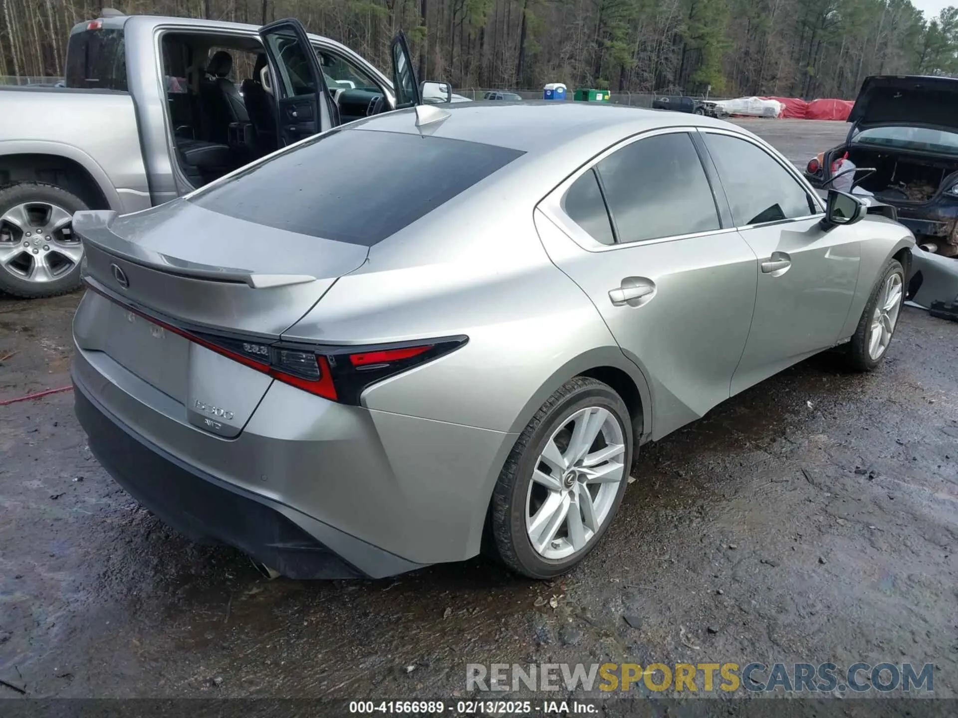 4 fotografías del automóvil dañado JTHC81F25M5044457 LEXUS IS 300 2021