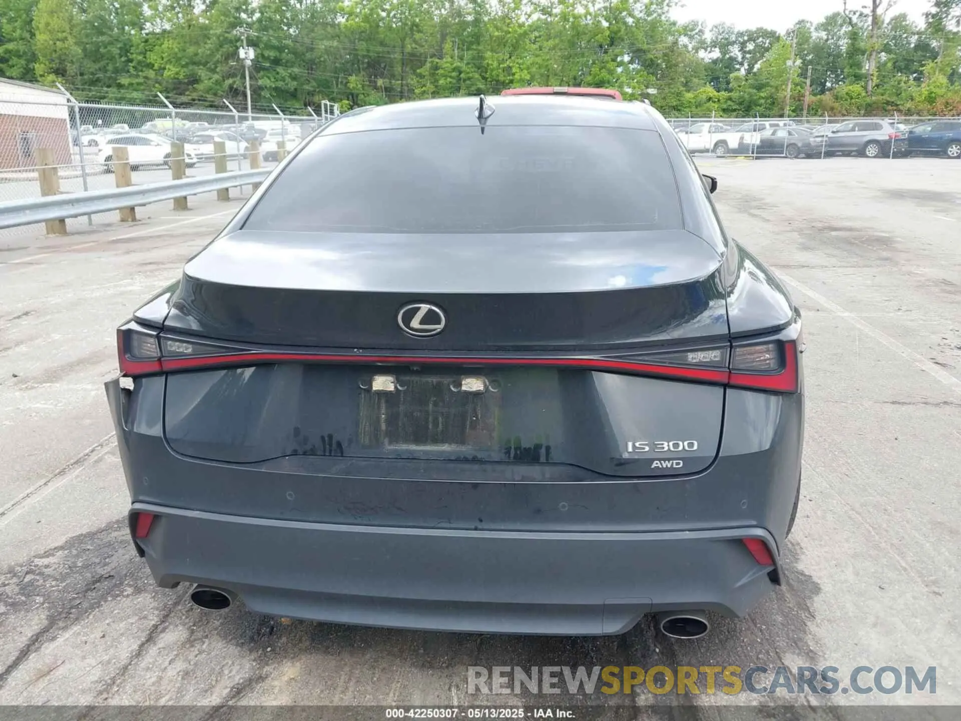 16 fotografías del automóvil dañado JTHC81F27M5045061 LEXUS IS 300 2021