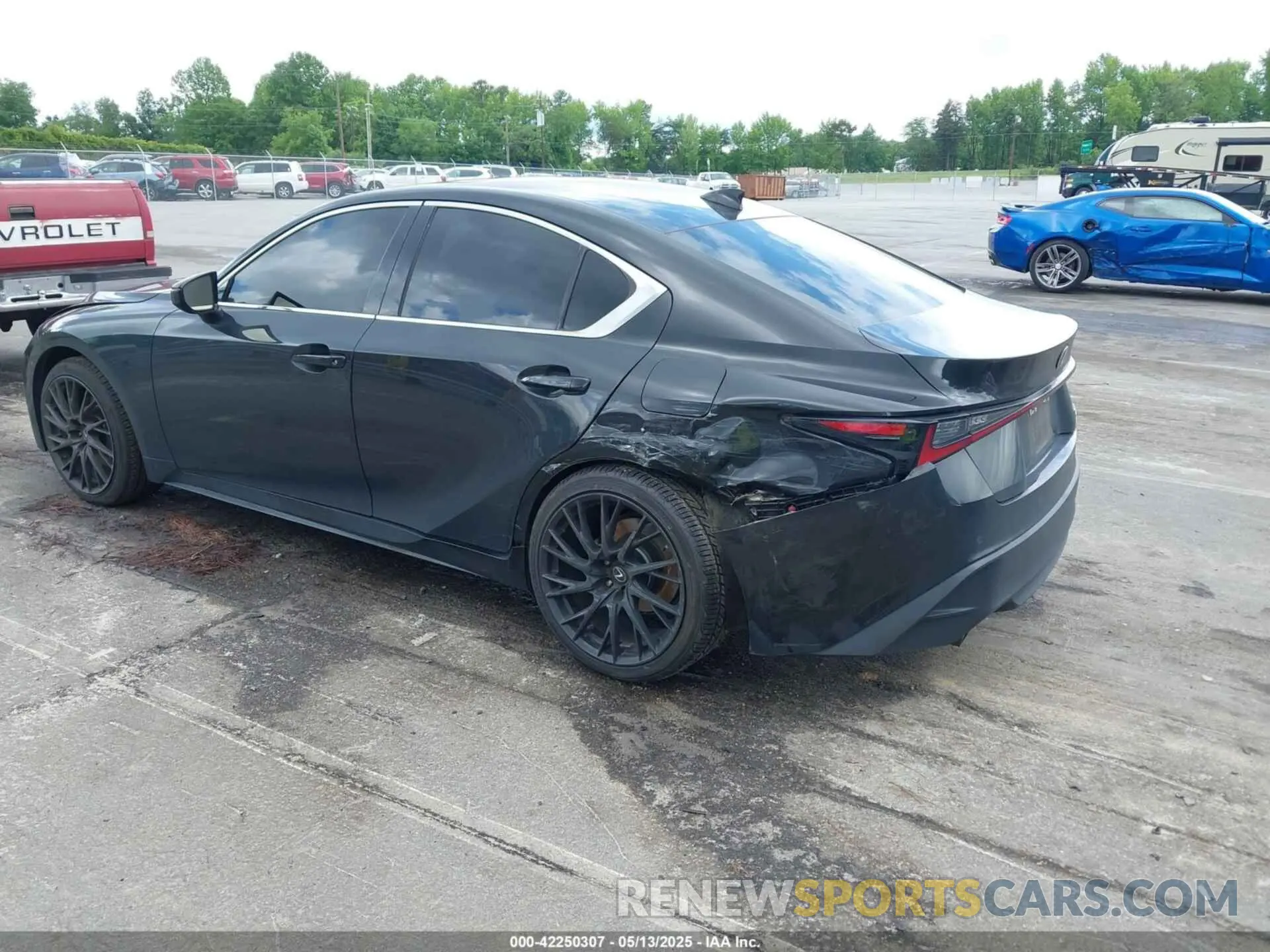 3 fotografías del automóvil dañado JTHC81F27M5045061 LEXUS IS 300 2021