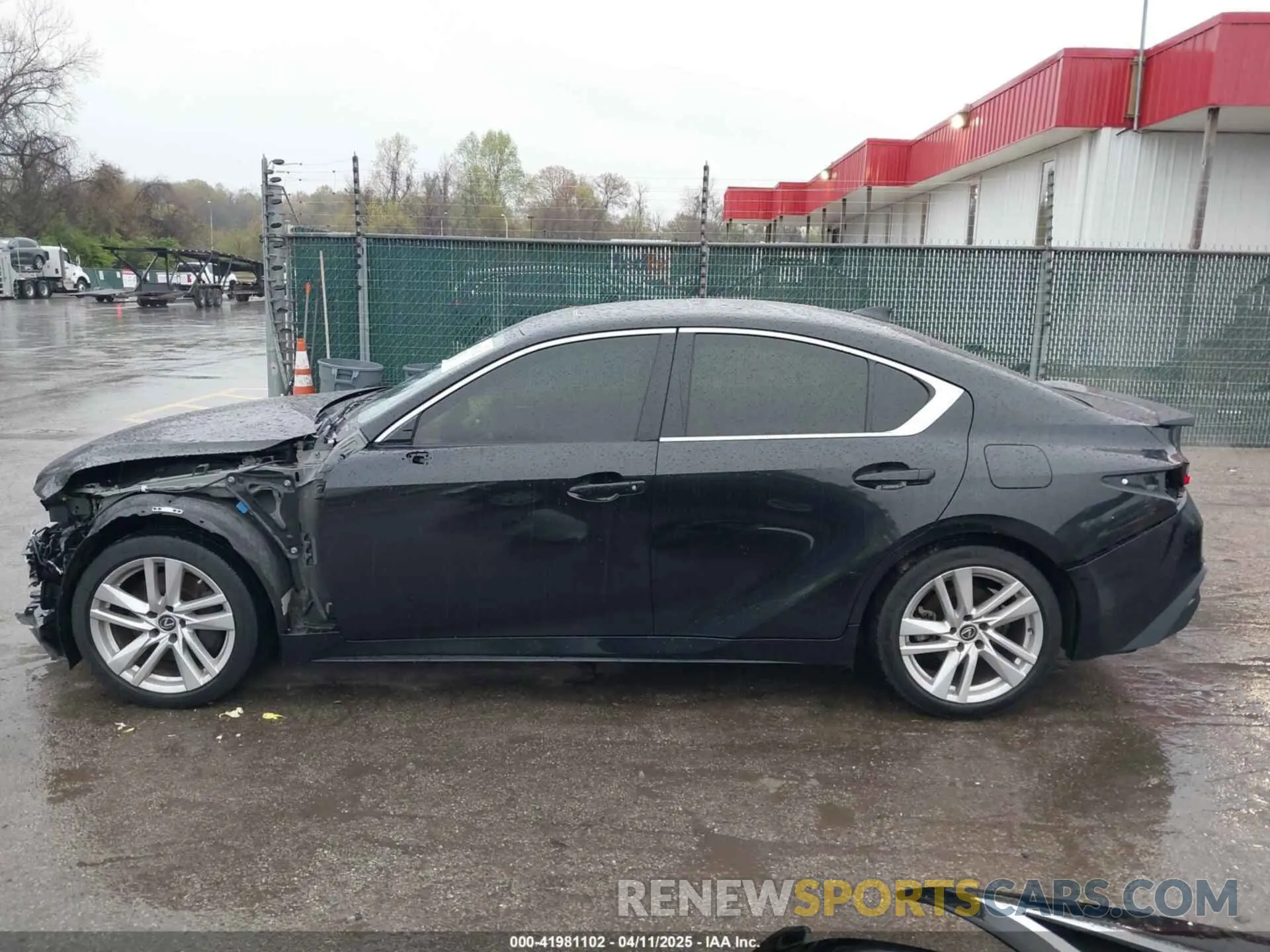 15 fotografías del automóvil dañado JTHC81F29M5043571 LEXUS IS 300 2021