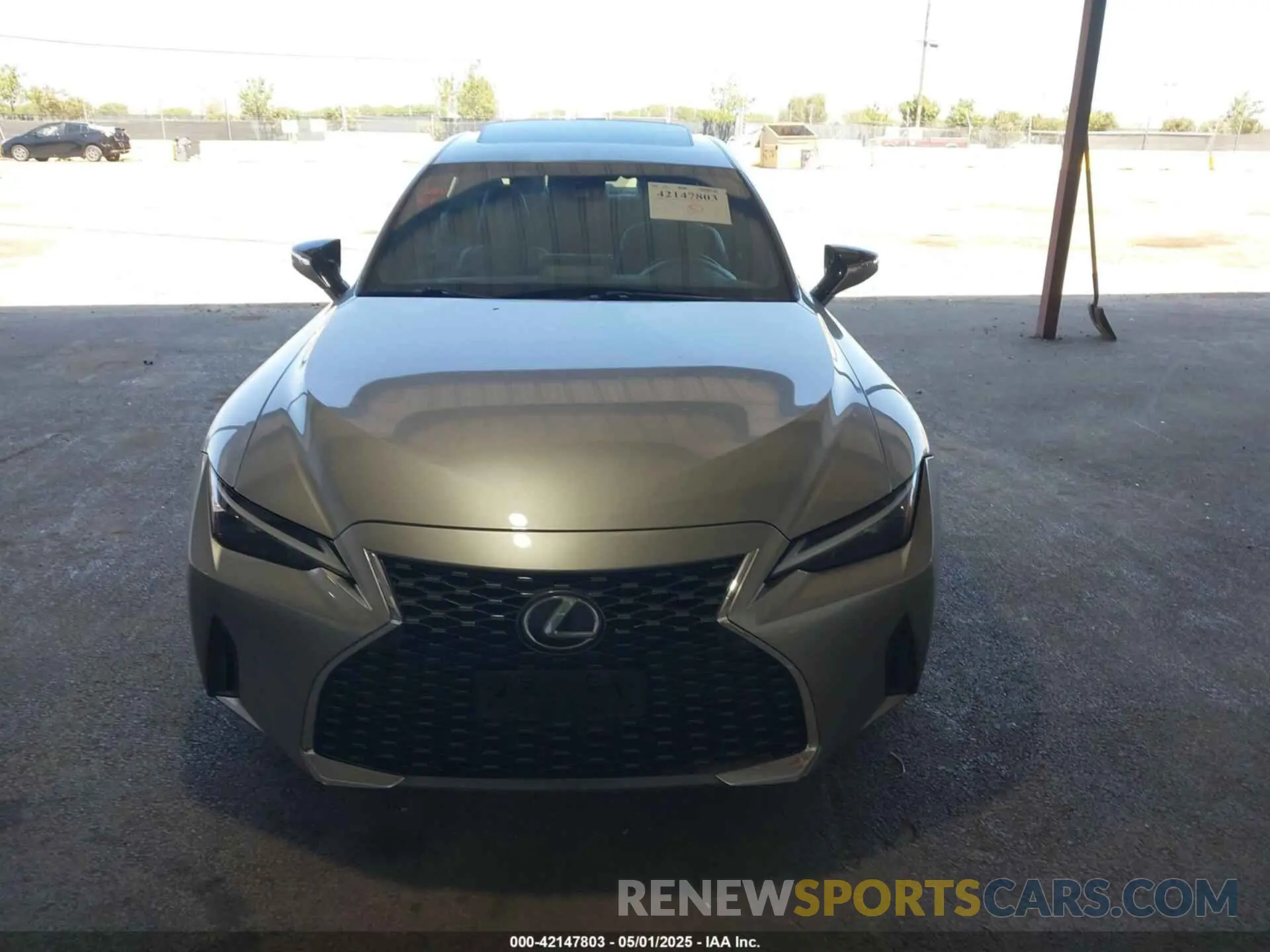 12 fotografías del automóvil dañado JTHCA1D20M5112820 LEXUS IS 300 2021