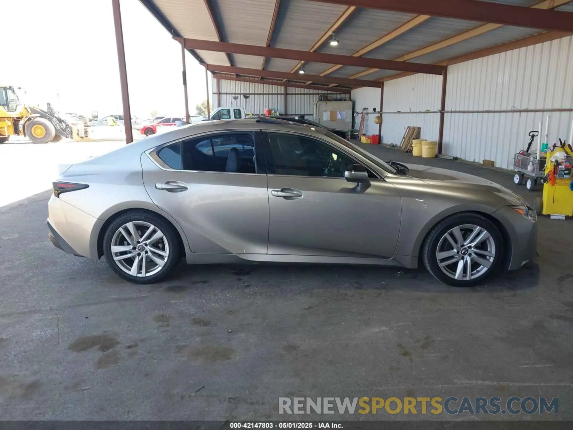 13 fotografías del automóvil dañado JTHCA1D20M5112820 LEXUS IS 300 2021