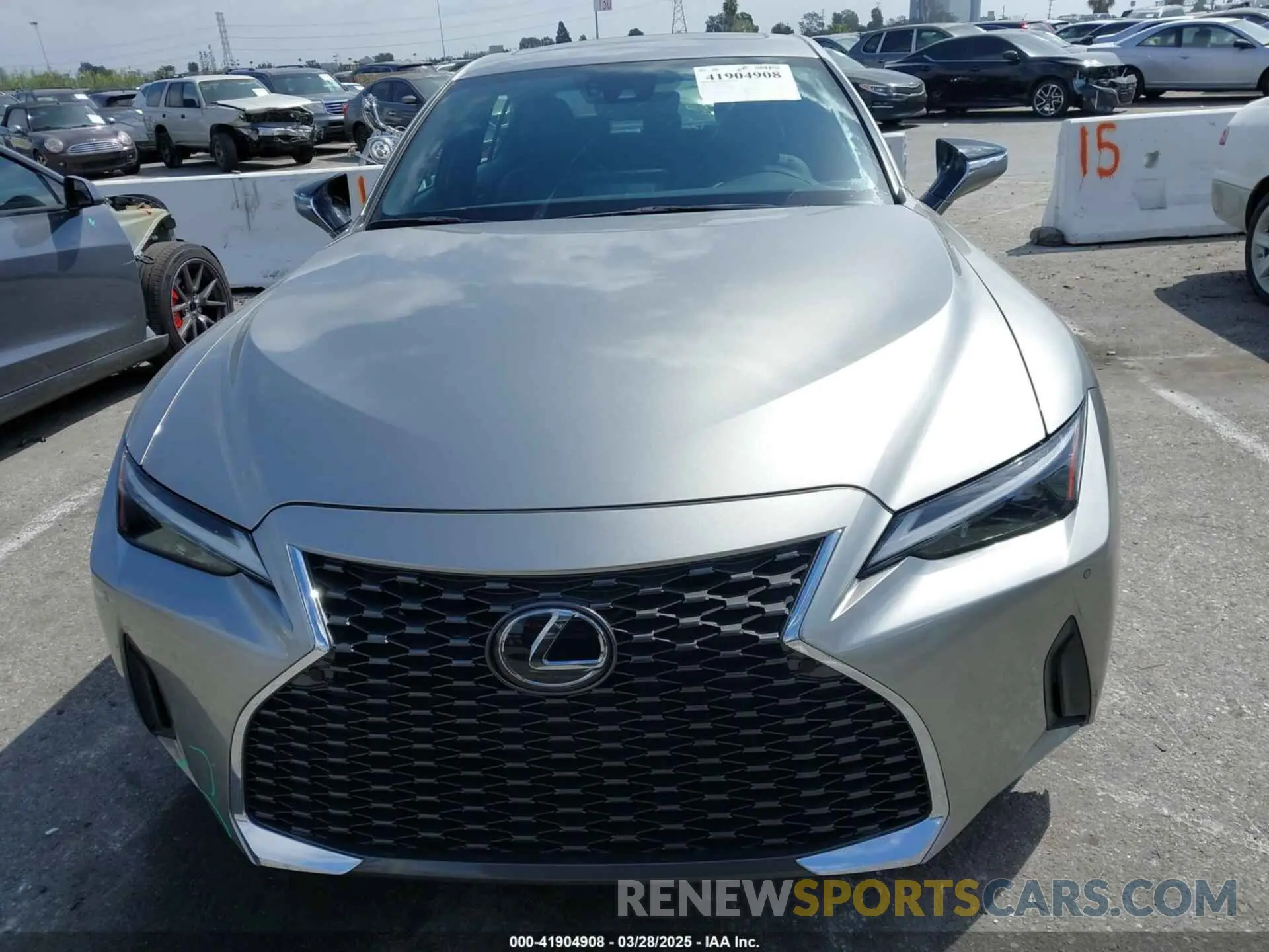 12 fotografías del automóvil dañado JTHCA1D22M5117601 LEXUS IS 300 2021