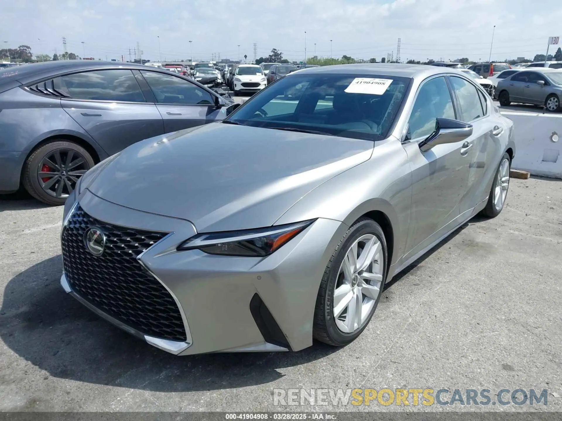2 fotografías del automóvil dañado JTHCA1D22M5117601 LEXUS IS 300 2021