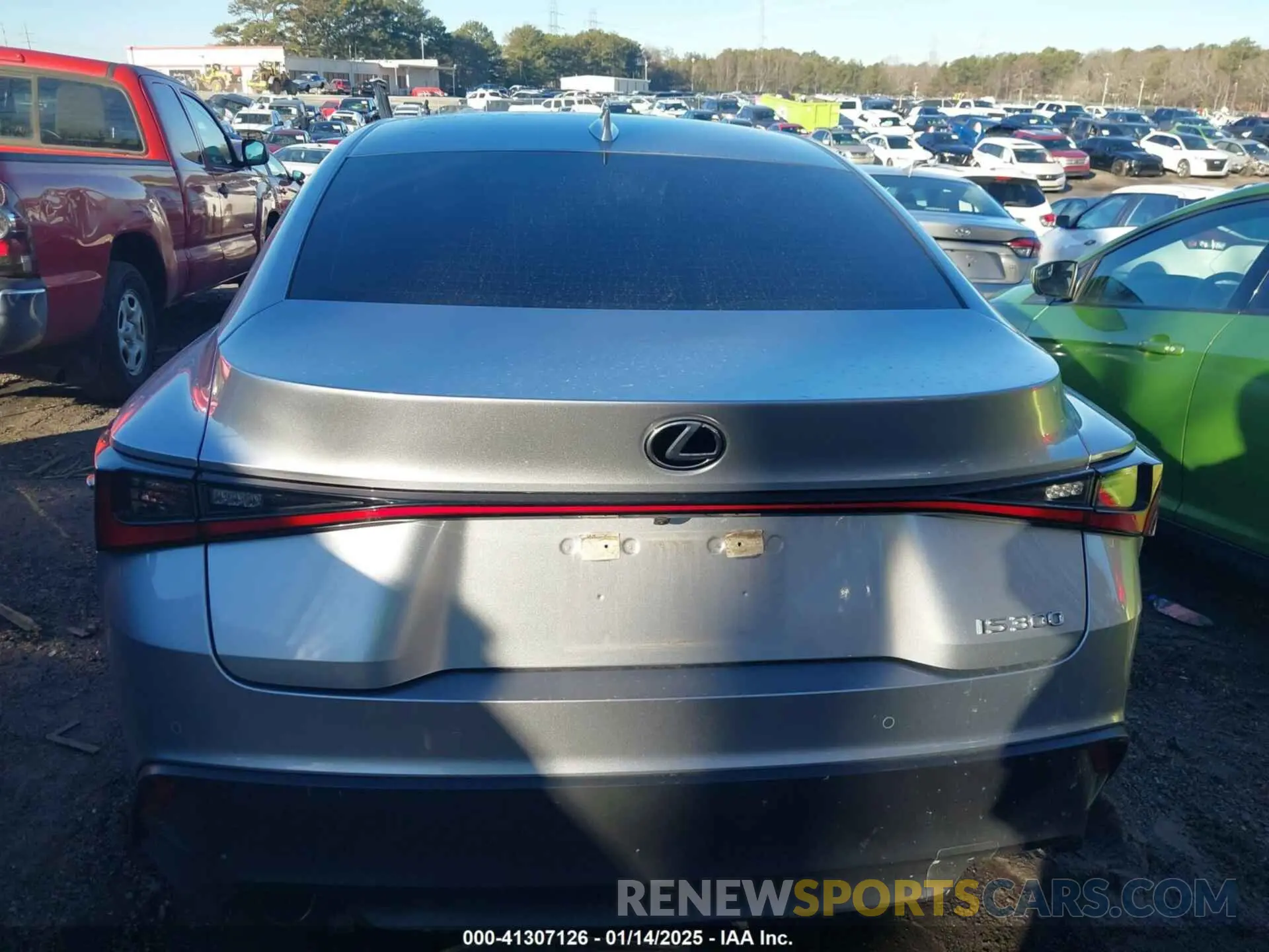 16 fotografías del automóvil dañado JTHCA1D25M5113879 LEXUS IS 300 2021