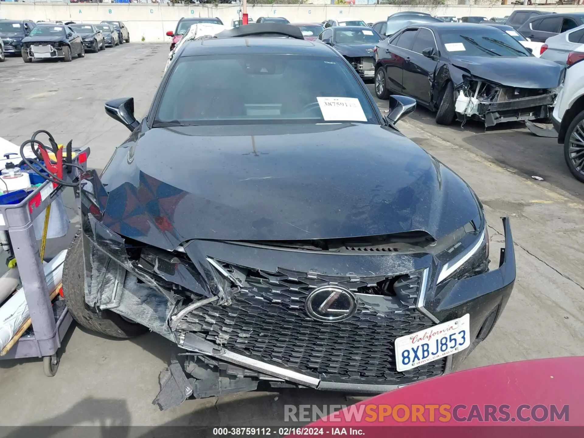12 fotografías del automóvil dañado JTHCA1D25M5115860 LEXUS IS 300 2021