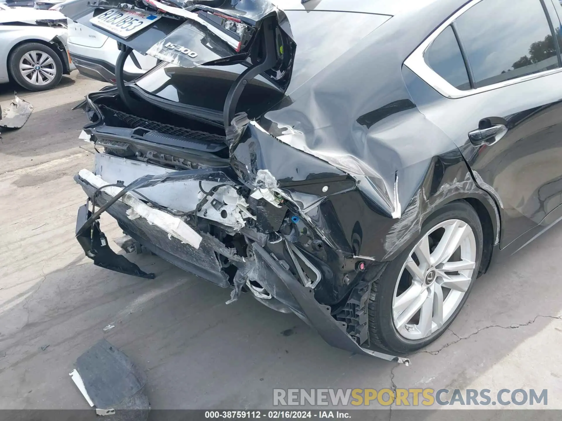 17 fotografías del automóvil dañado JTHCA1D25M5115860 LEXUS IS 300 2021