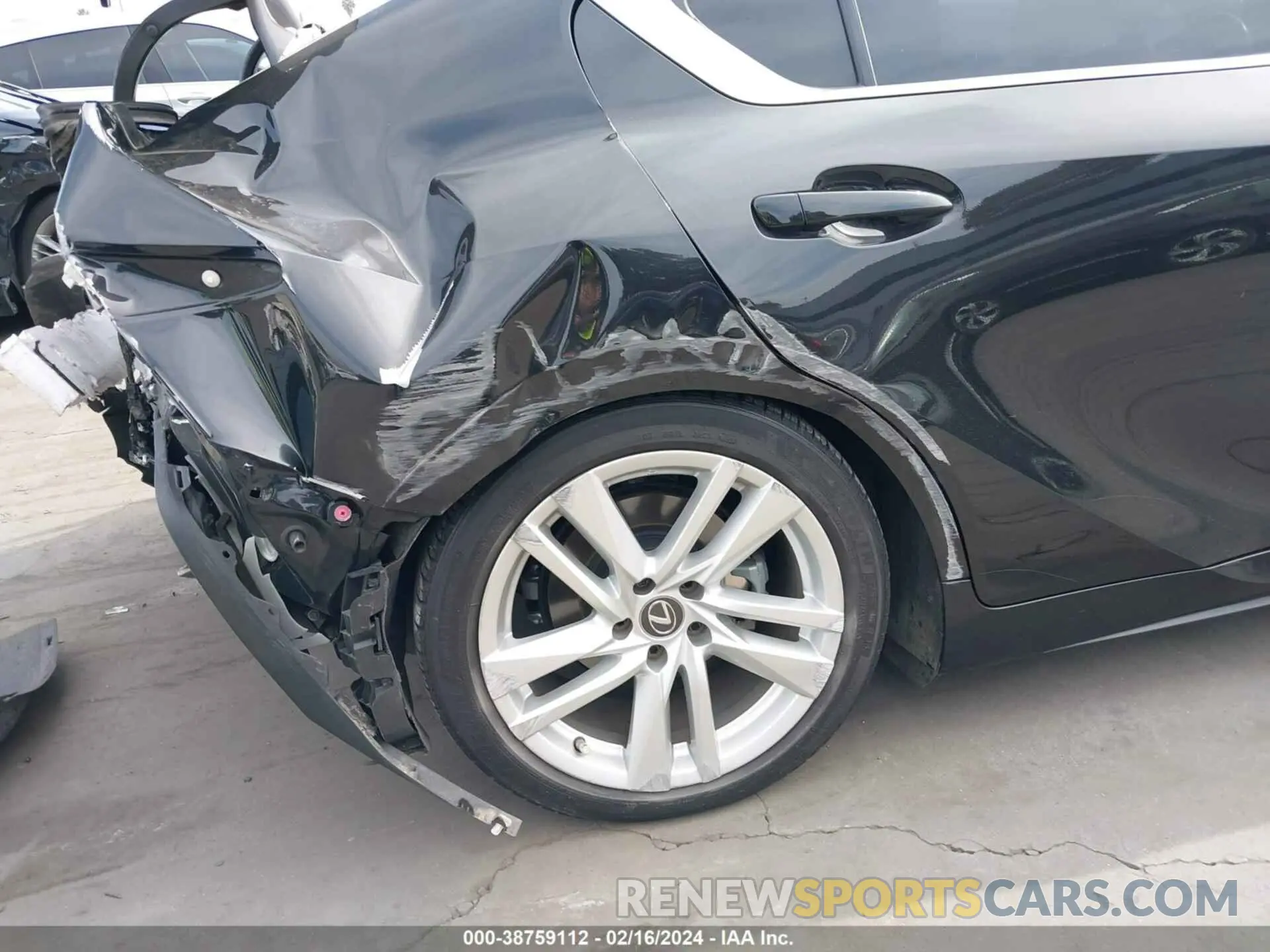 18 fotografías del automóvil dañado JTHCA1D25M5115860 LEXUS IS 300 2021