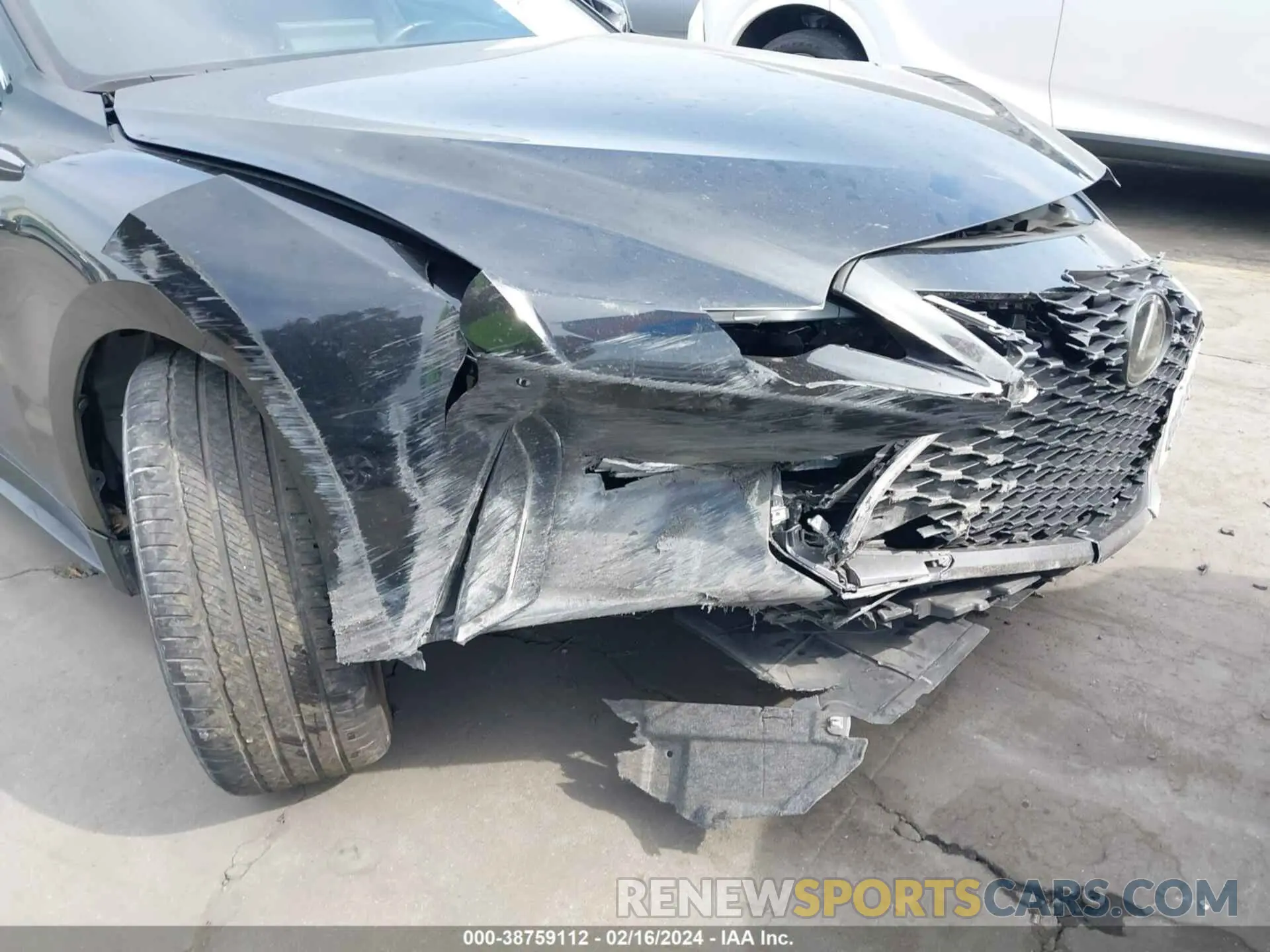 20 fotografías del automóvil dañado JTHCA1D25M5115860 LEXUS IS 300 2021