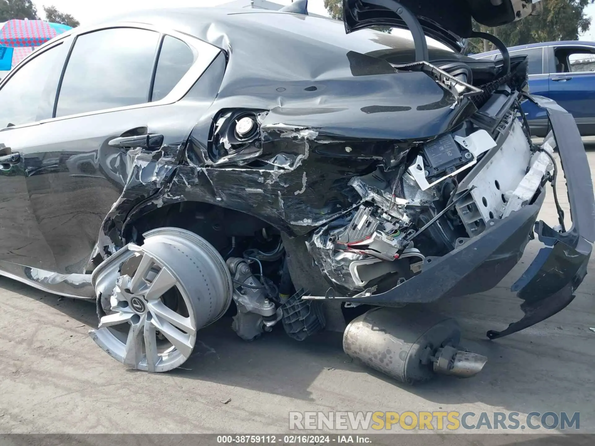 6 fotografías del automóvil dañado JTHCA1D25M5115860 LEXUS IS 300 2021