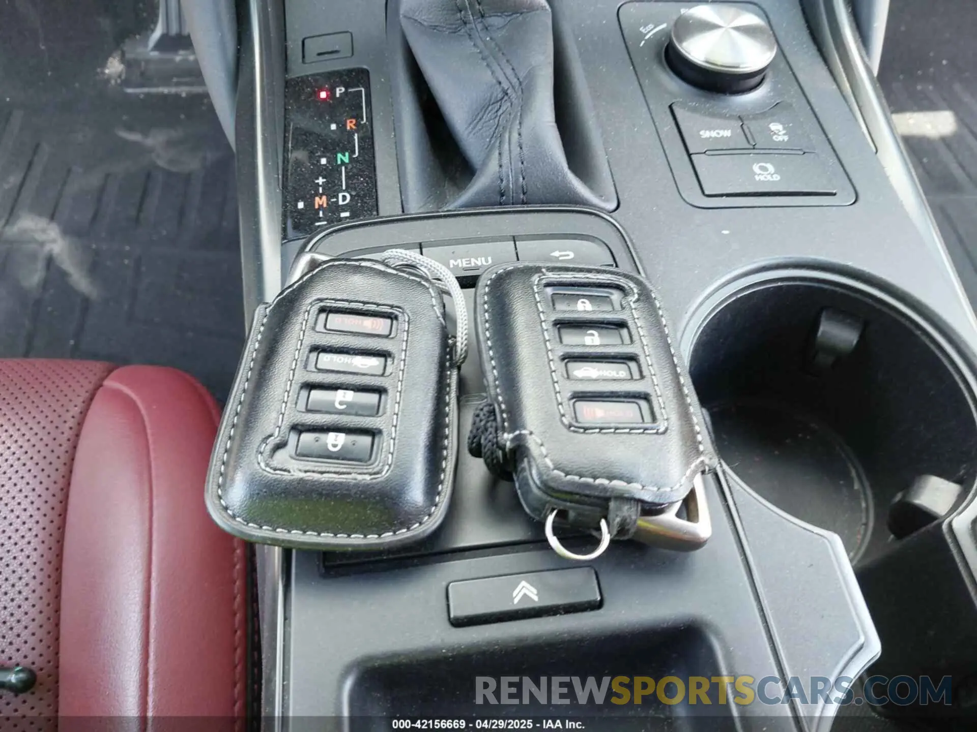 11 fotografías del automóvil dañado JTHCA1D25M5116300 LEXUS IS 300 2021