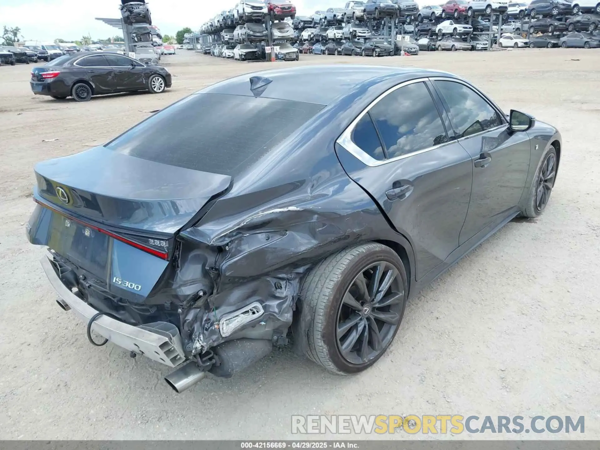 4 fotografías del automóvil dañado JTHCA1D25M5116300 LEXUS IS 300 2021