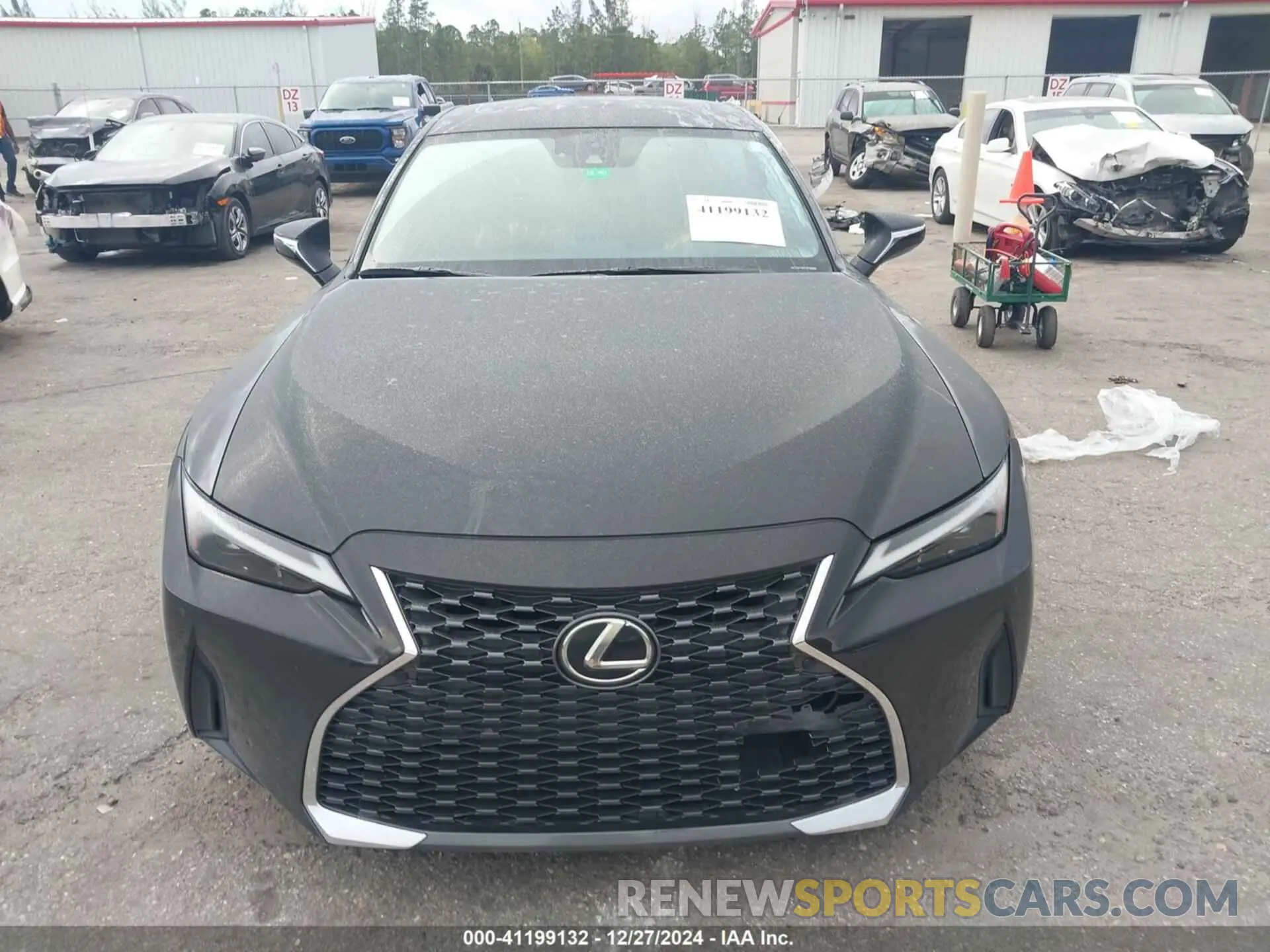 12 fotografías del automóvil dañado JTHCA1D26M5110330 LEXUS IS 300 2021