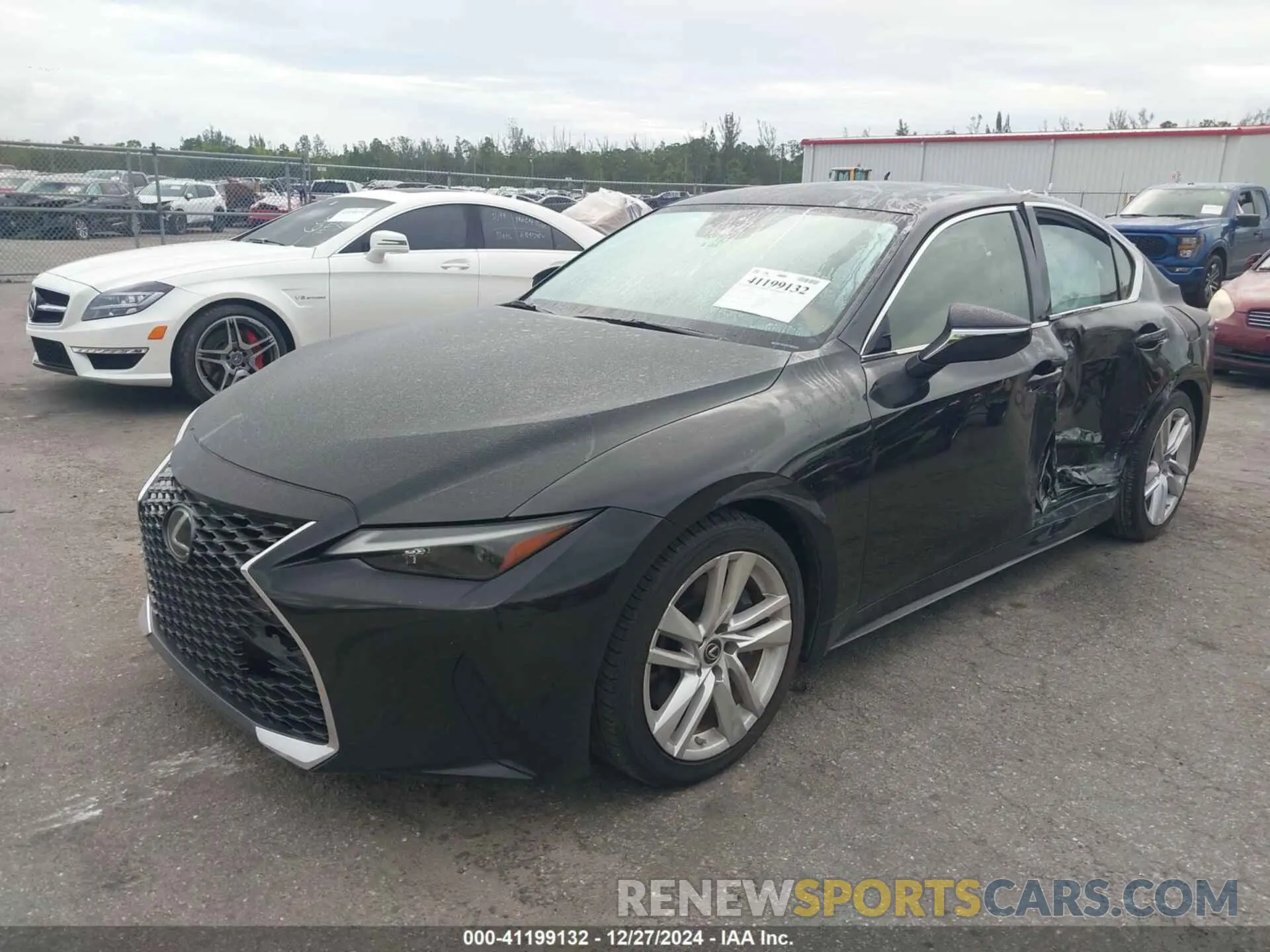 2 fotografías del automóvil dañado JTHCA1D26M5110330 LEXUS IS 300 2021