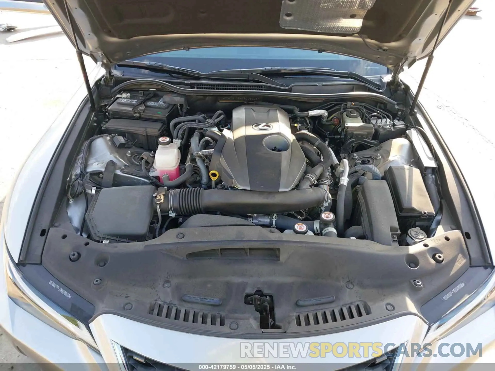 10 fotografías del automóvil dañado JTHCA1D26M5113003 LEXUS IS 300 2021
