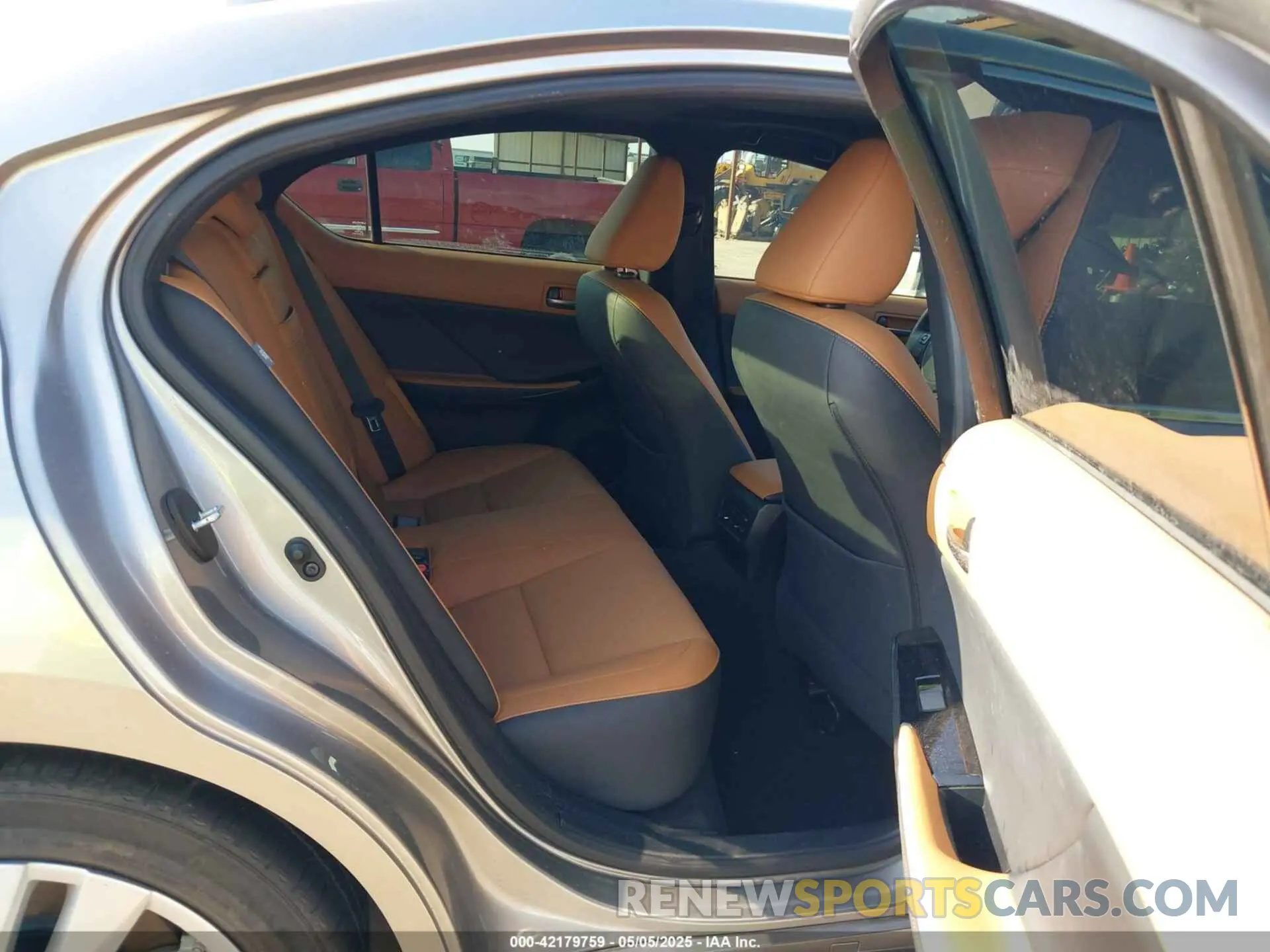 8 fotografías del automóvil dañado JTHCA1D26M5113003 LEXUS IS 300 2021
