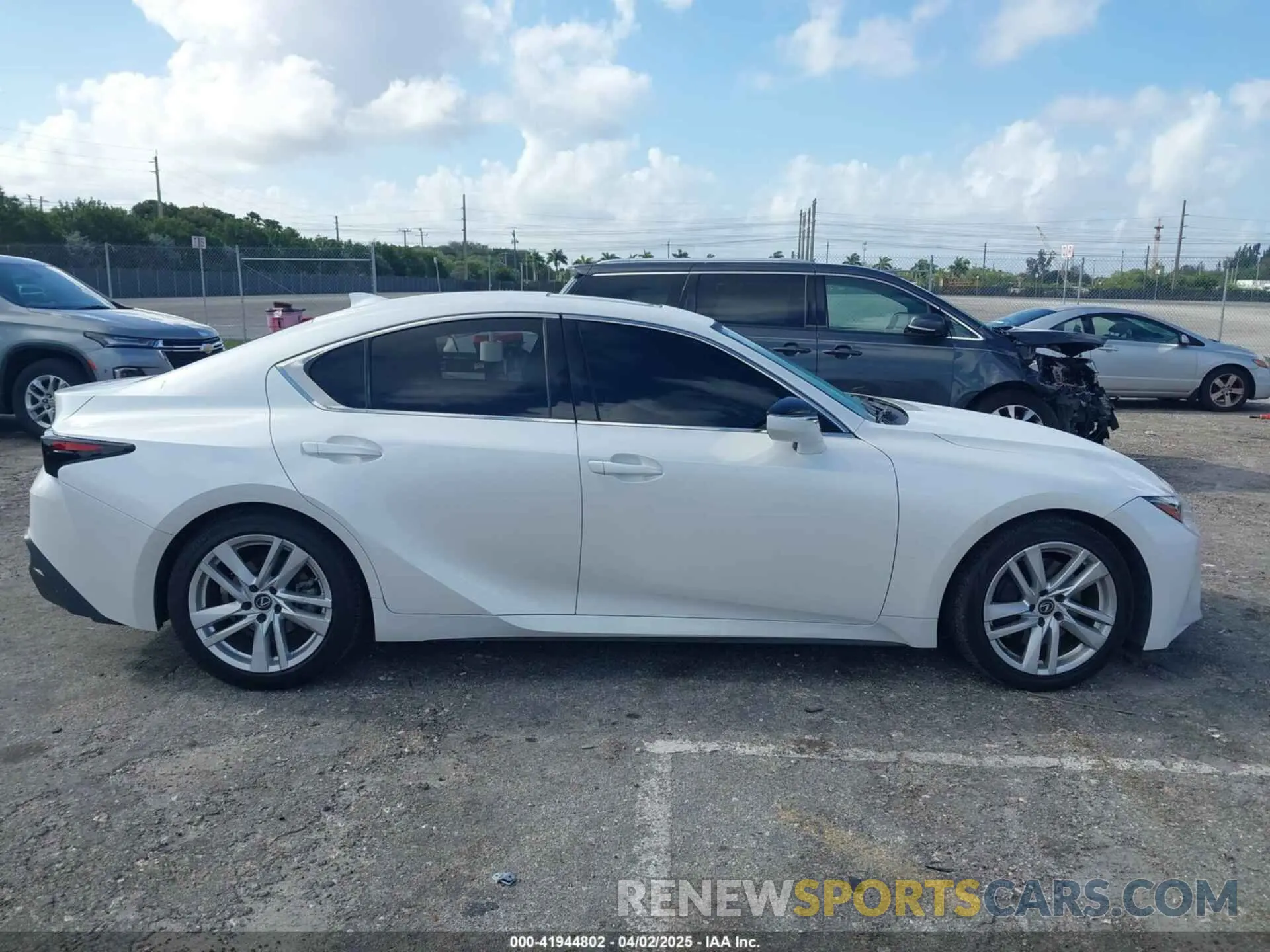13 fotografías del automóvil dañado JTHCA1D2XM5112467 LEXUS IS 300 2021
