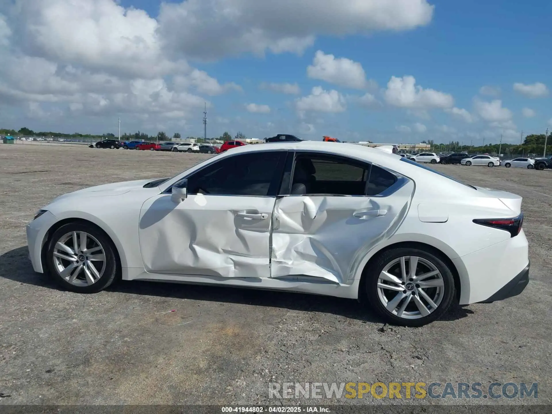 18 fotografías del automóvil dañado JTHCA1D2XM5112467 LEXUS IS 300 2021