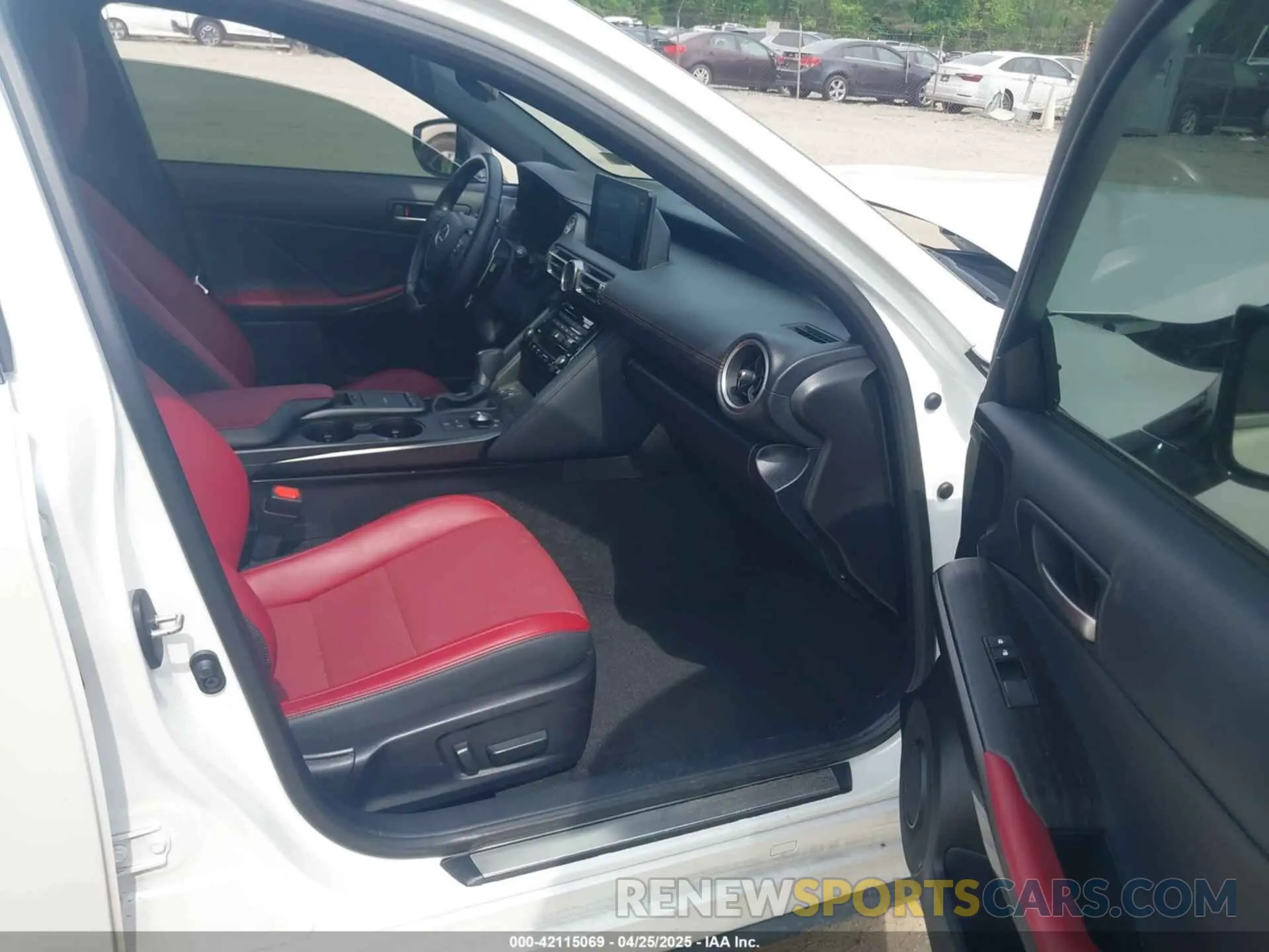 5 fotografías del automóvil dañado JTHD81F21N5048009 LEXUS IS 300 2022