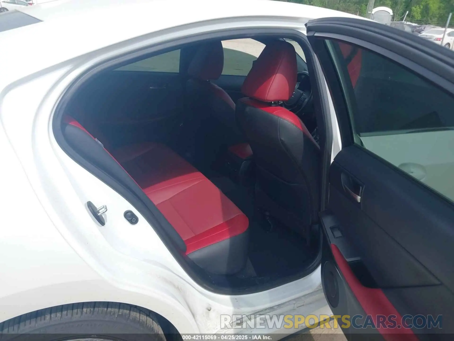 8 fotografías del automóvil dañado JTHD81F21N5048009 LEXUS IS 300 2022