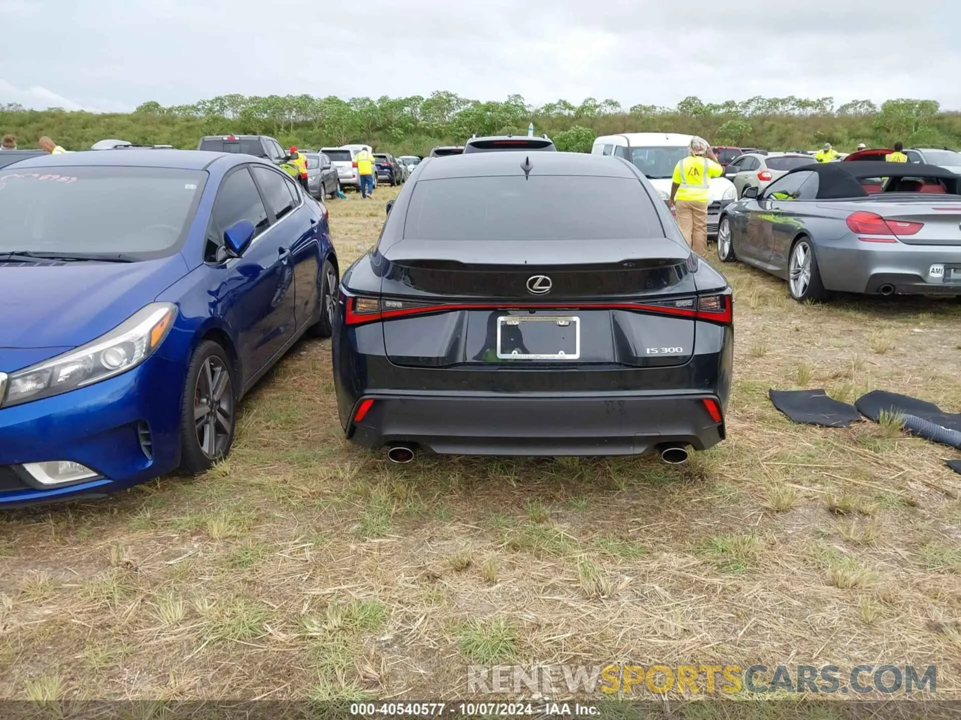 16 fotografías del automóvil dañado JTHDA1D21N5122150 LEXUS IS 300 2022