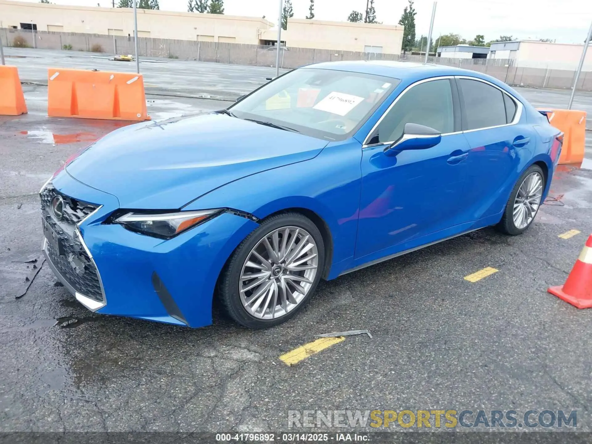 2 fotografías del automóvil dañado JTHDA1D22N5121234 LEXUS IS 300 2022