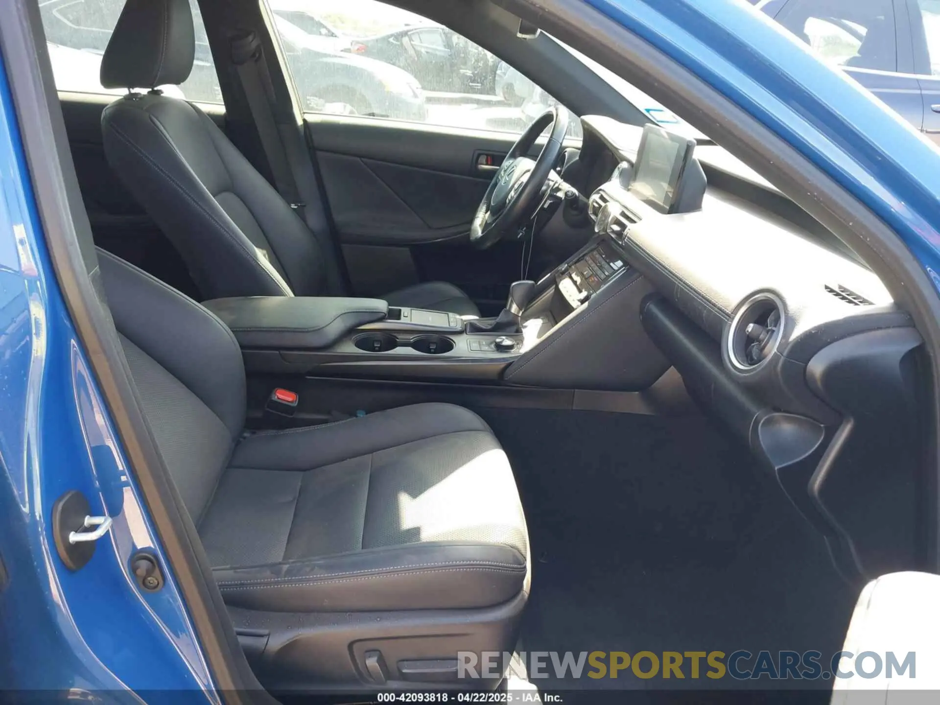 5 fotografías del automóvil dañado JTHDA1D29N5121361 LEXUS IS 300 2022
