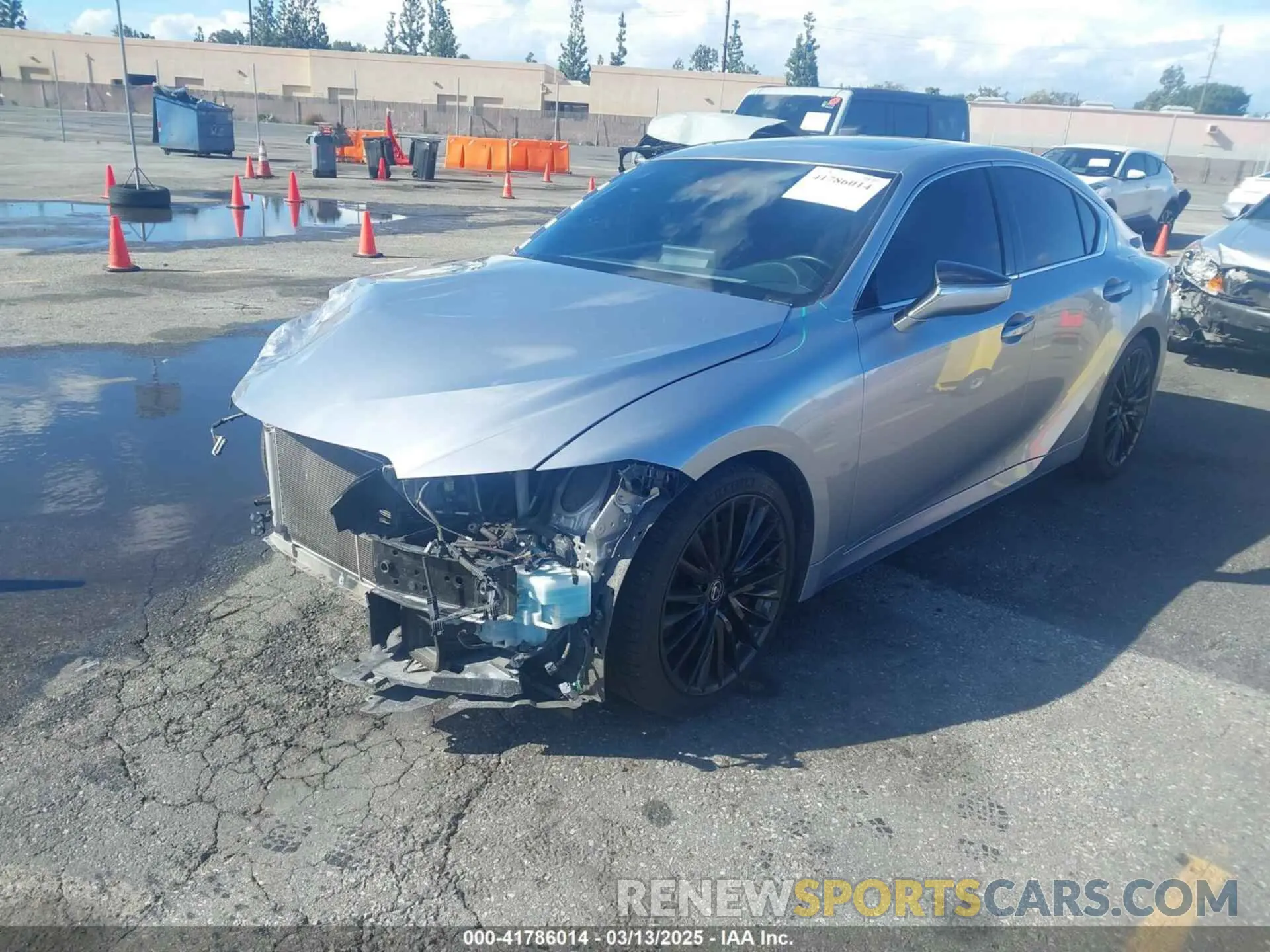 2 fotografías del automóvil dañado JTHDA1D24P5125014 LEXUS IS 300 2023