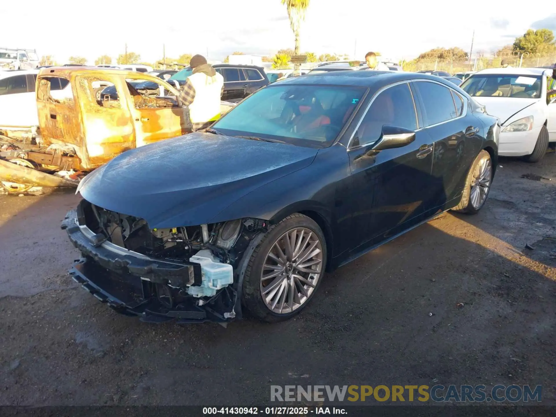 2 fotografías del automóvil dañado JTHDA1D25P5125507 LEXUS IS 300 2023